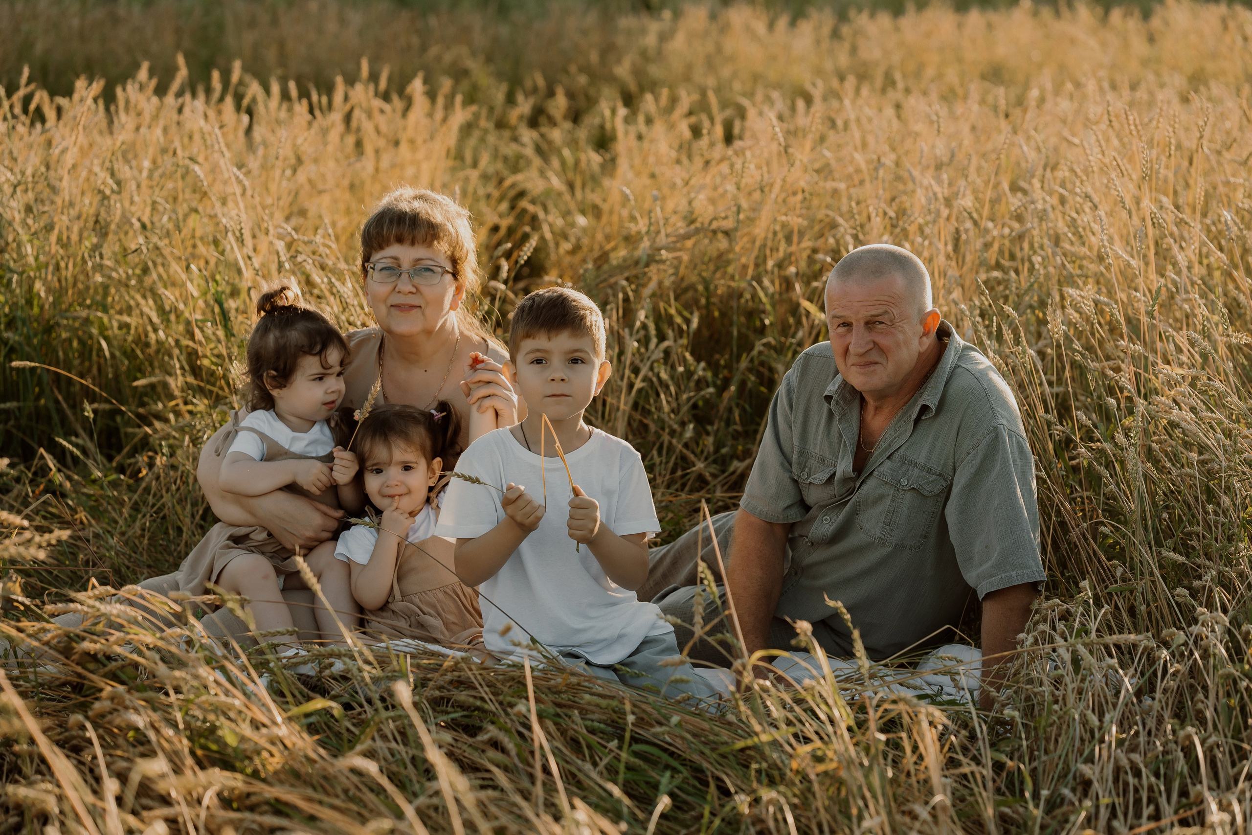 Съемка с внуками. Свадебный и индивидуальный фотограф в Суворове Клюева Мария