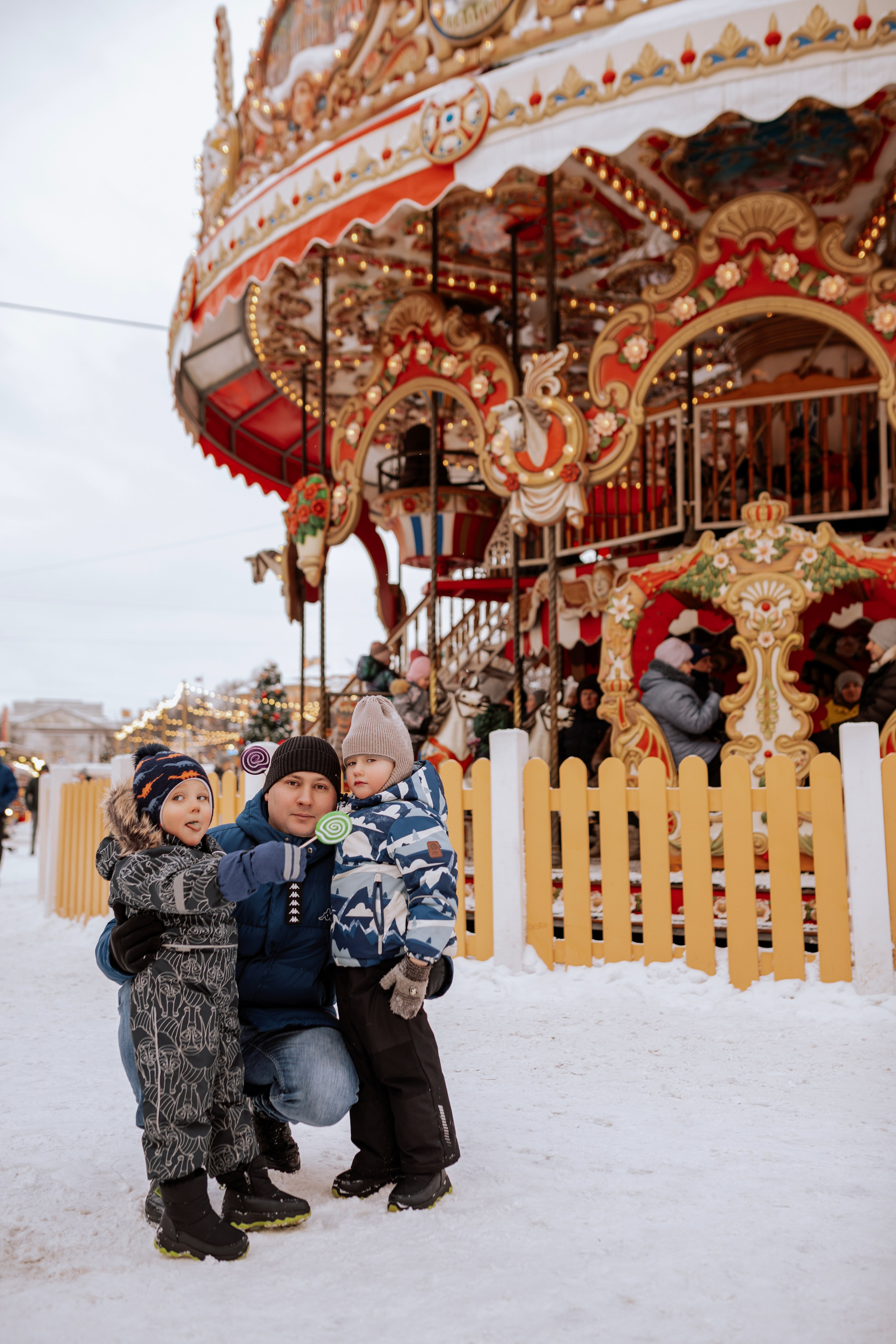 Семейная, Манежная площадь