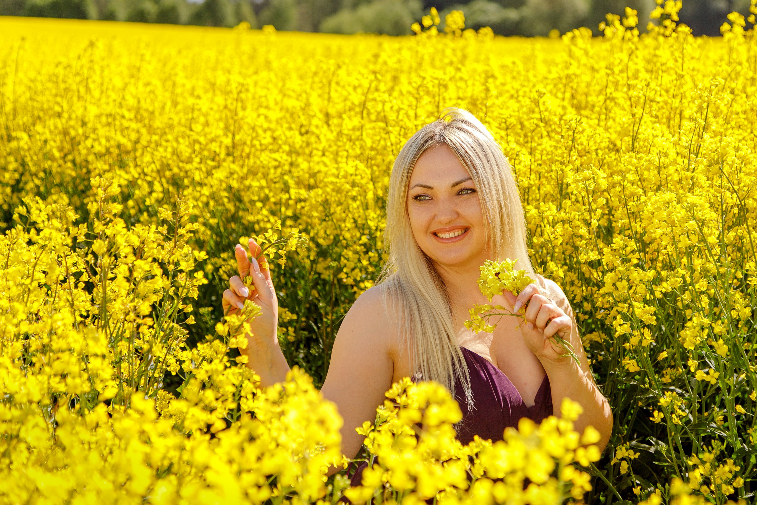 Фотосессия в рапсовом поле