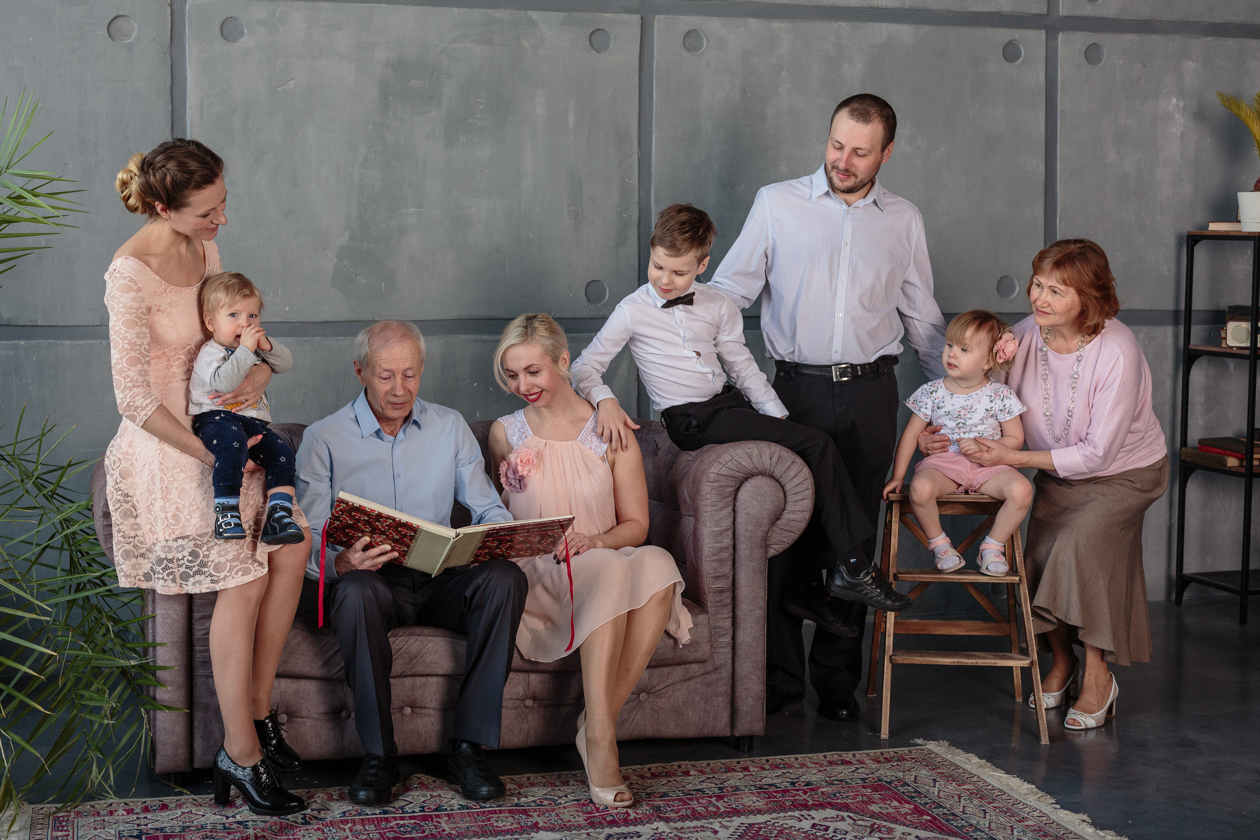 Съемка большой семьи в фотостудии Main. Свадебный и семейный фотограф в Новосибирске Ирина Дорошкова