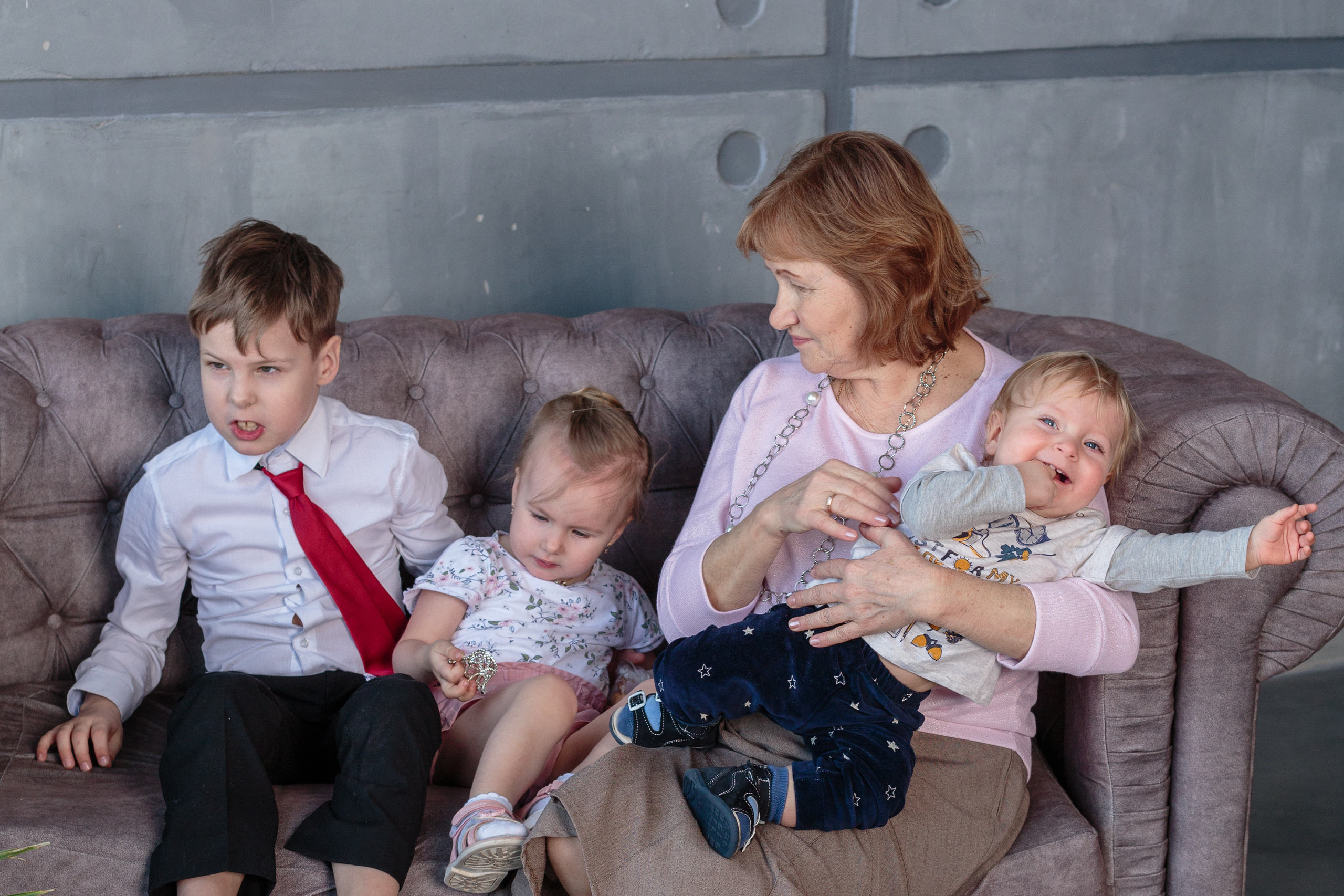 Съемка большой семьи в фотостудии Main. Свадебный и семейный фотограф в Новосибирске Ирина Дорошкова