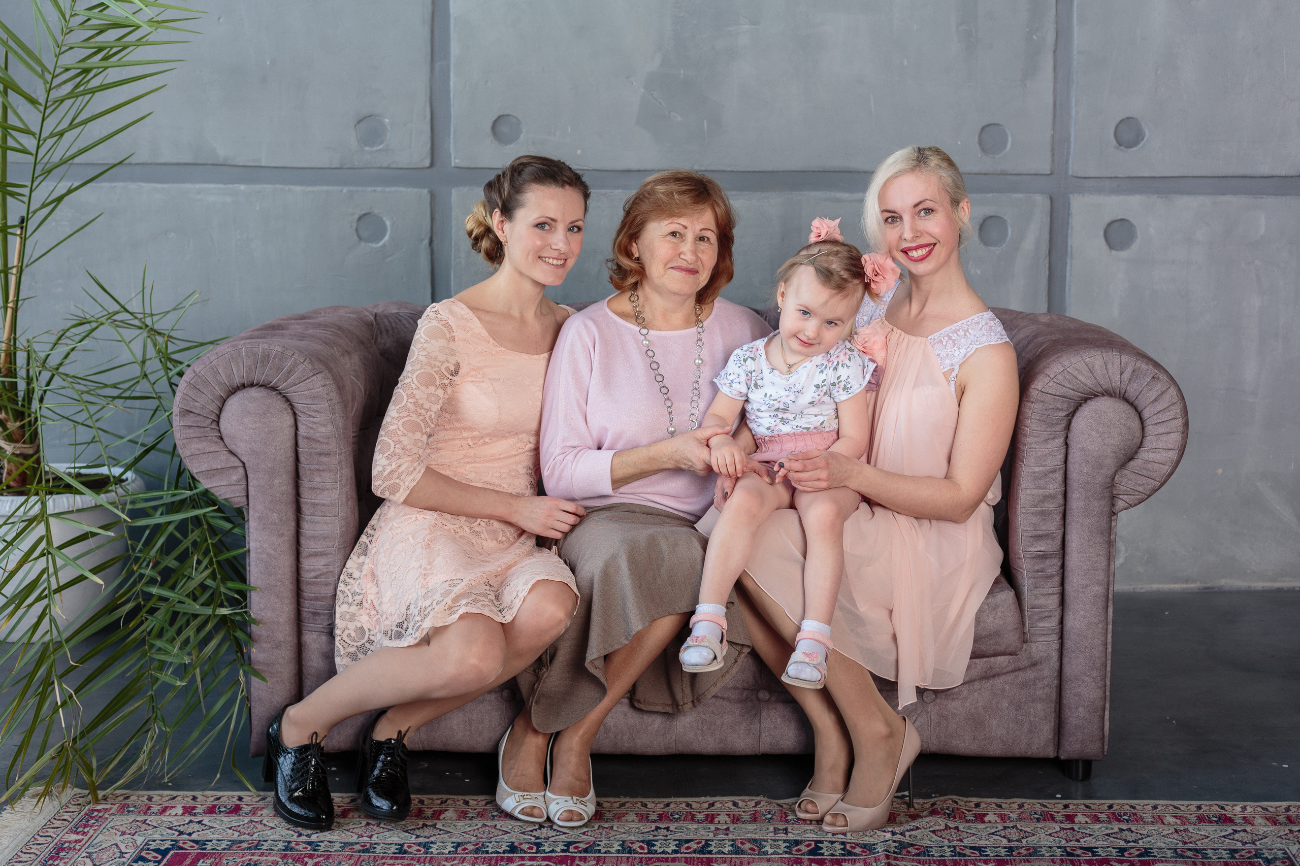 Съемка большой семьи в фотостудии Main. Свадебный и семейный фотограф в Новосибирске Ирина Дорошкова