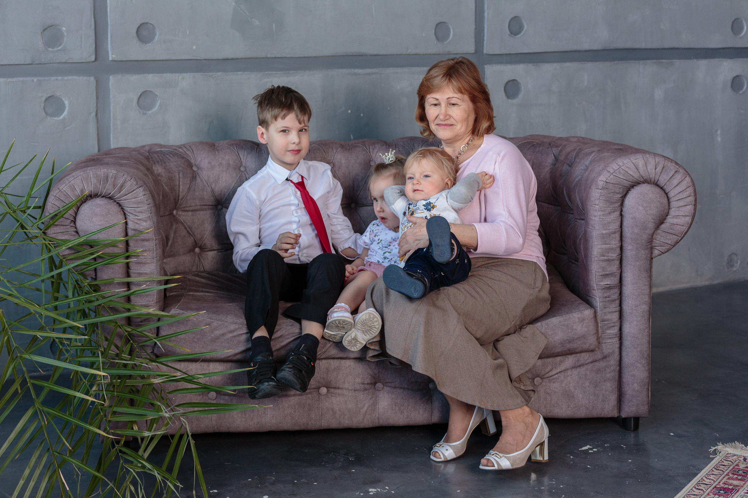 Съемка большой семьи в фотостудии Main. Свадебный и семейный фотограф в Новосибирске Ирина Дорошкова