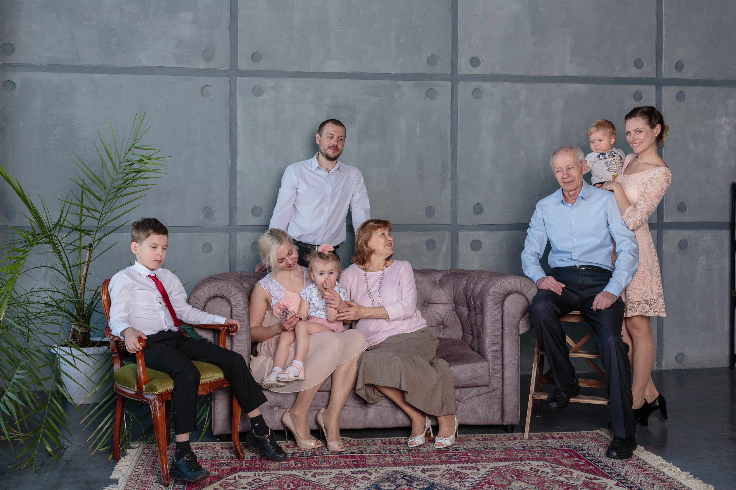 Съемка большой семьи в фотостудии Main. Свадебный и семейный фотограф в Новосибирске Ирина Дорошкова