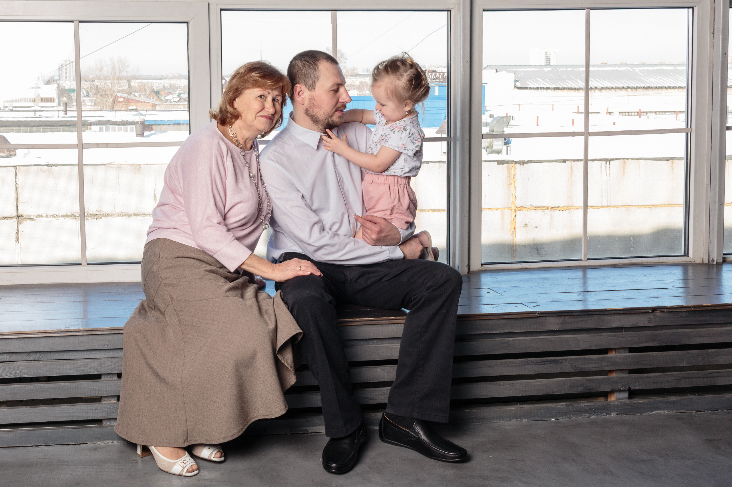 Съемка большой семьи в фотостудии Main. Свадебный и семейный фотограф в Новосибирске Ирина Дорошкова