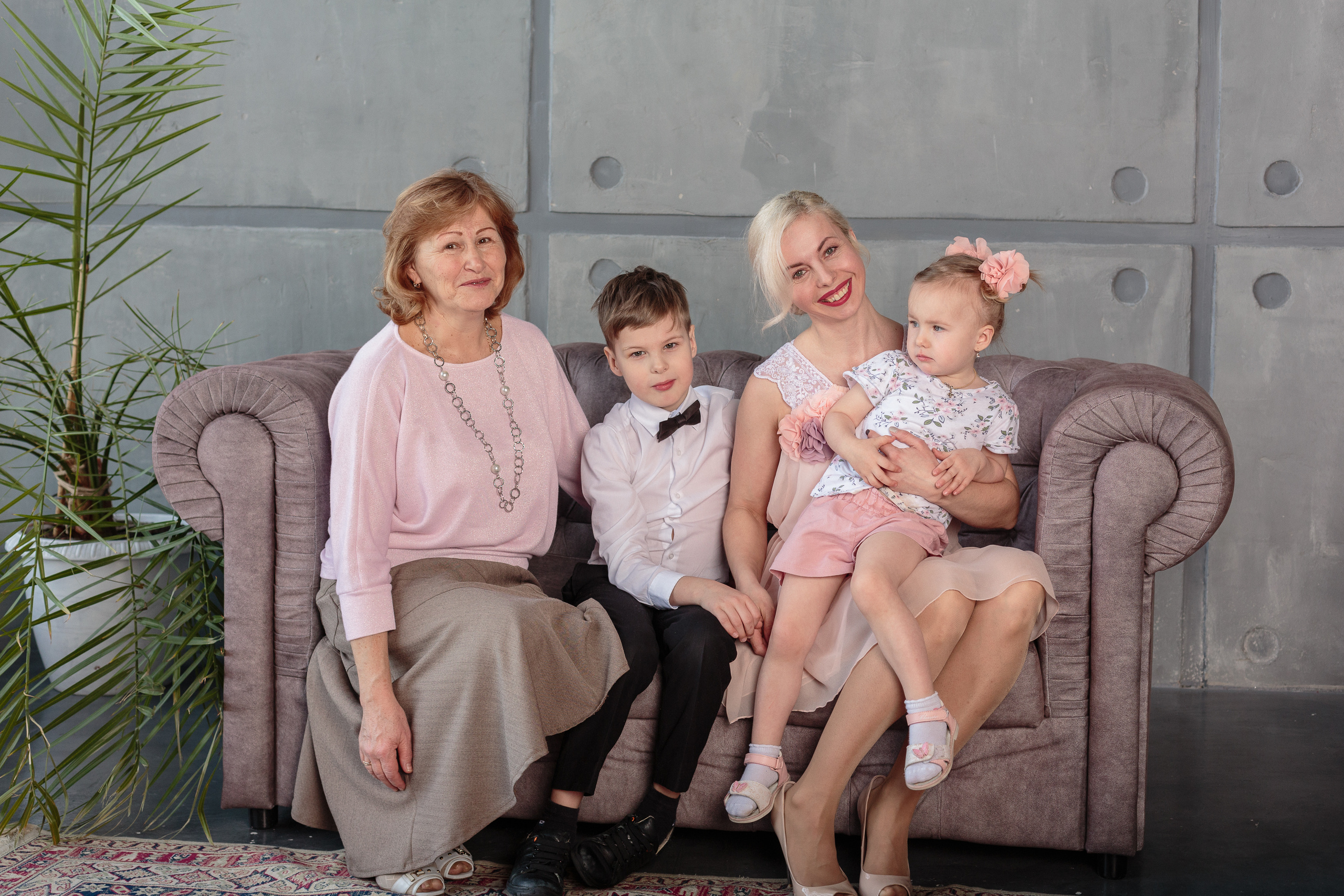 Съемка большой семьи в фотостудии Main. Свадебный и семейный фотограф в Новосибирске Ирина Дорошкова