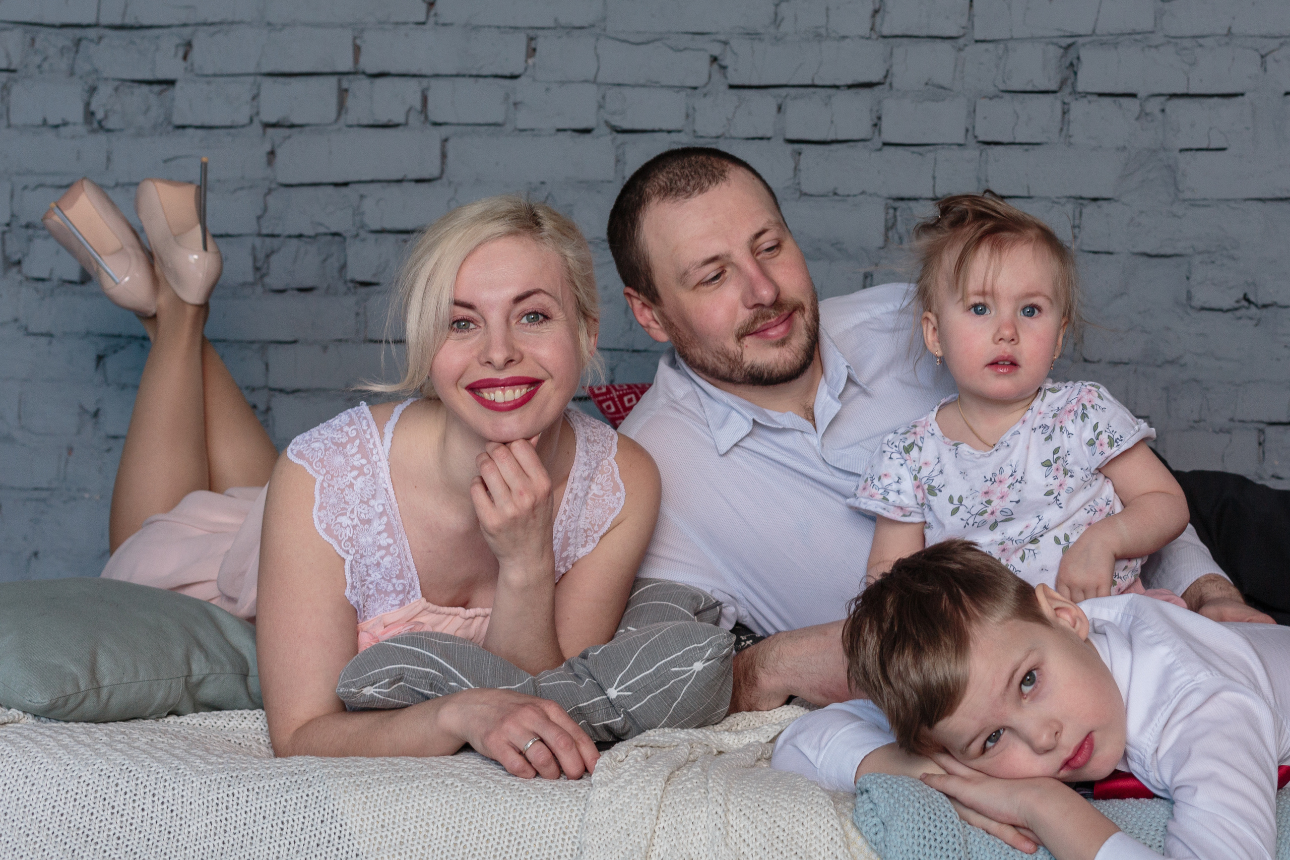 Съемка большой семьи в фотостудии Main. Свадебный и семейный фотограф в Новосибирске Ирина Дорошкова