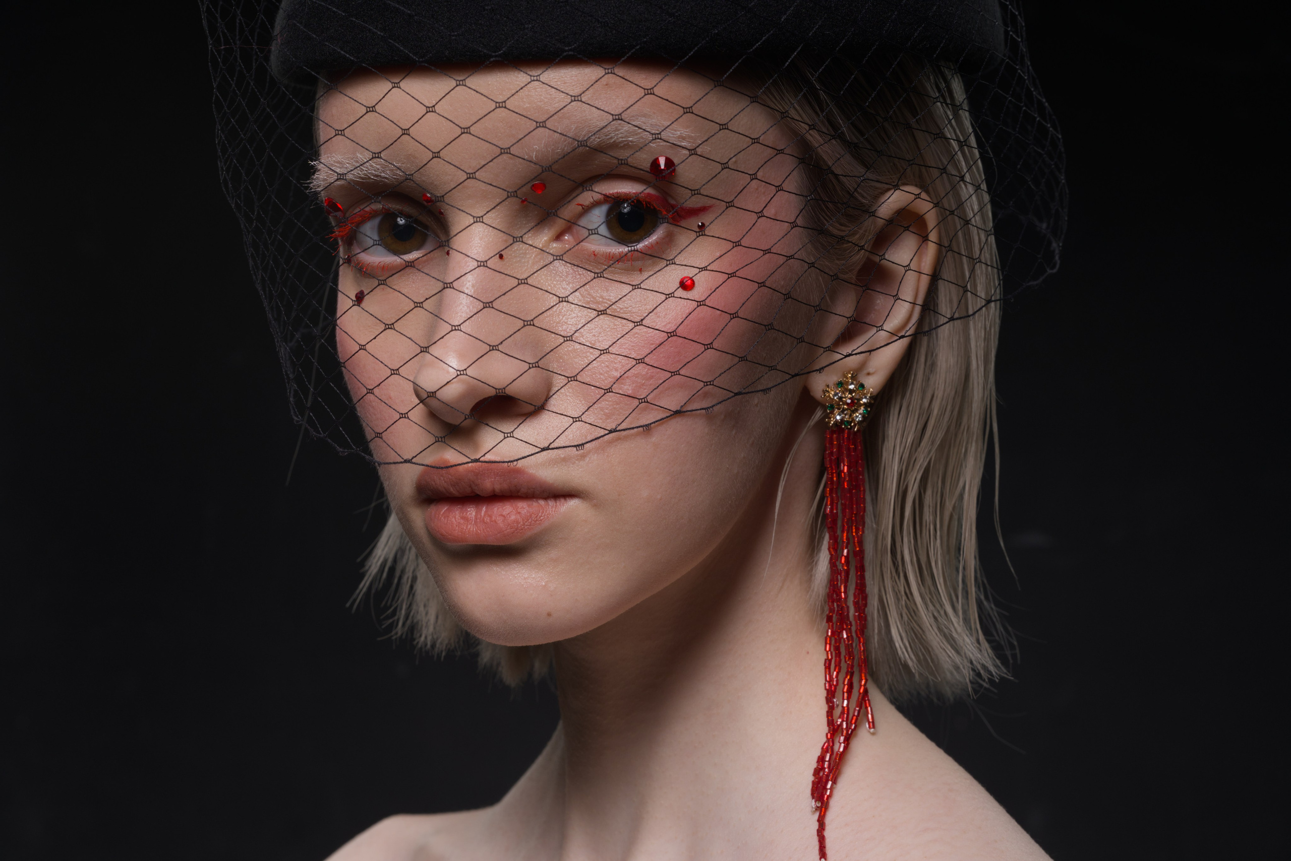 Бьюти в шляпке. Мир глазами Саши Д