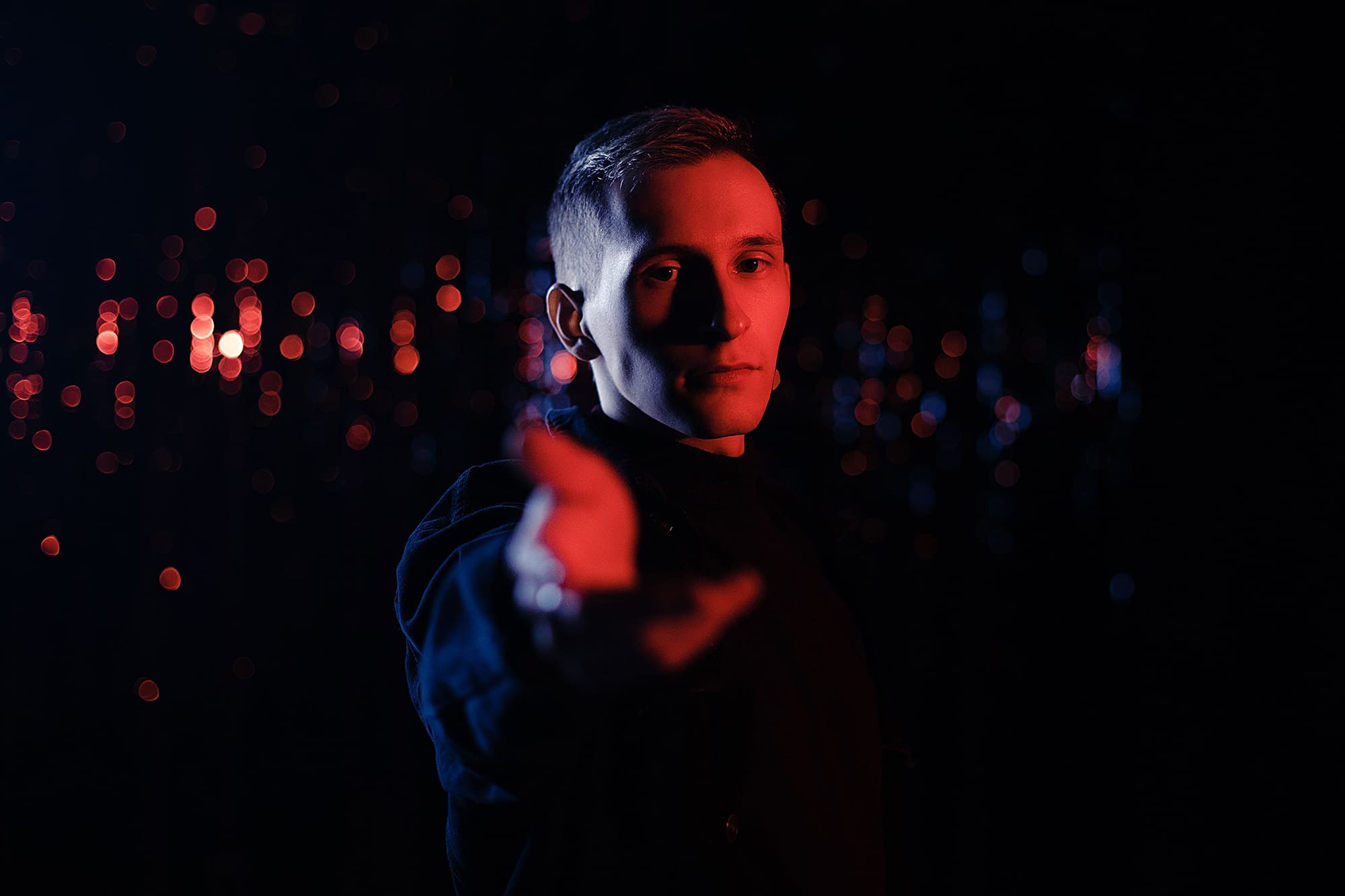 fashion-style-portrait-in-modern-interior-studio-saint-petersburg