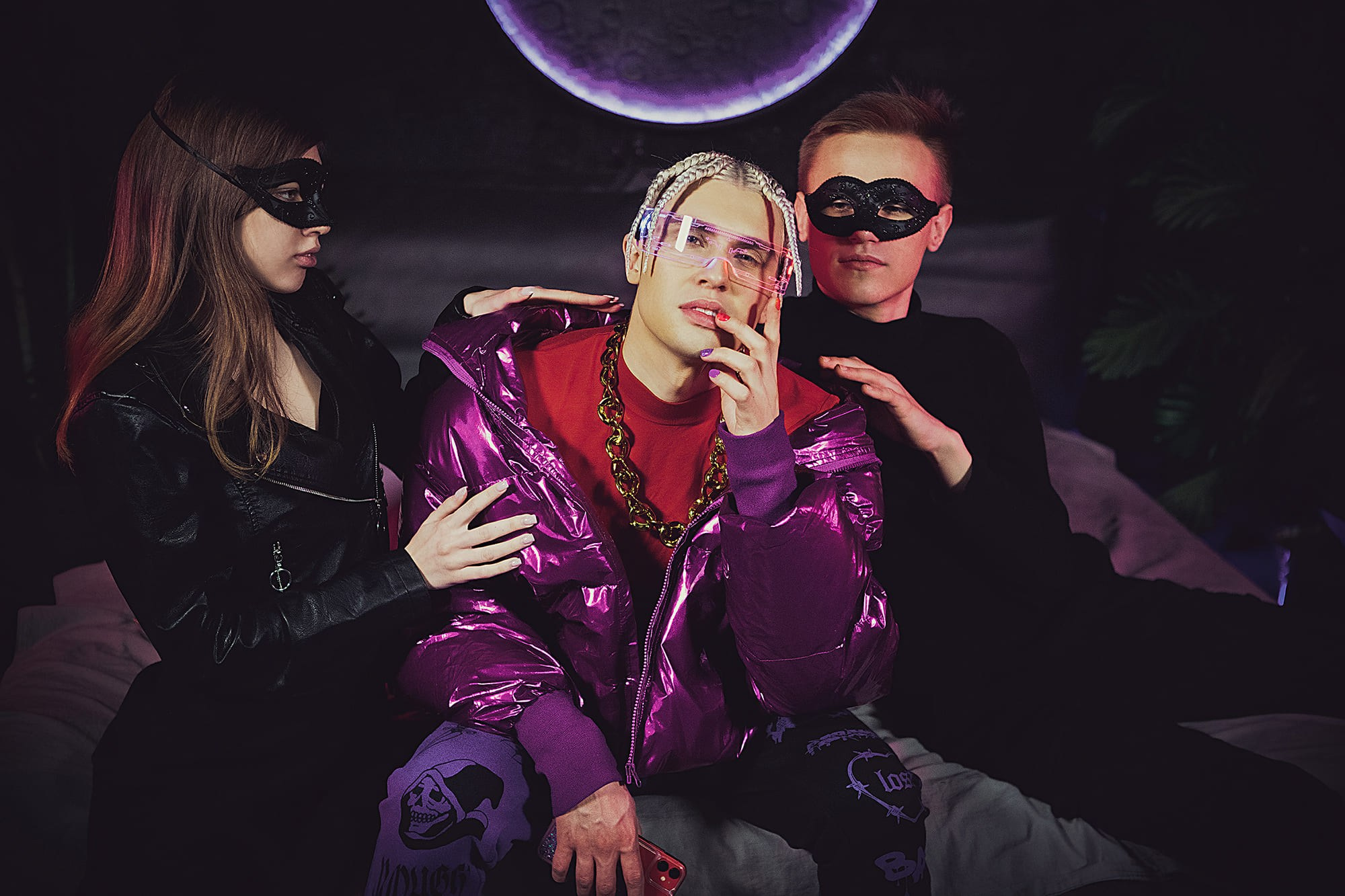 fashion-style-portrait-in-modern-interior-studio-saint-petersburg