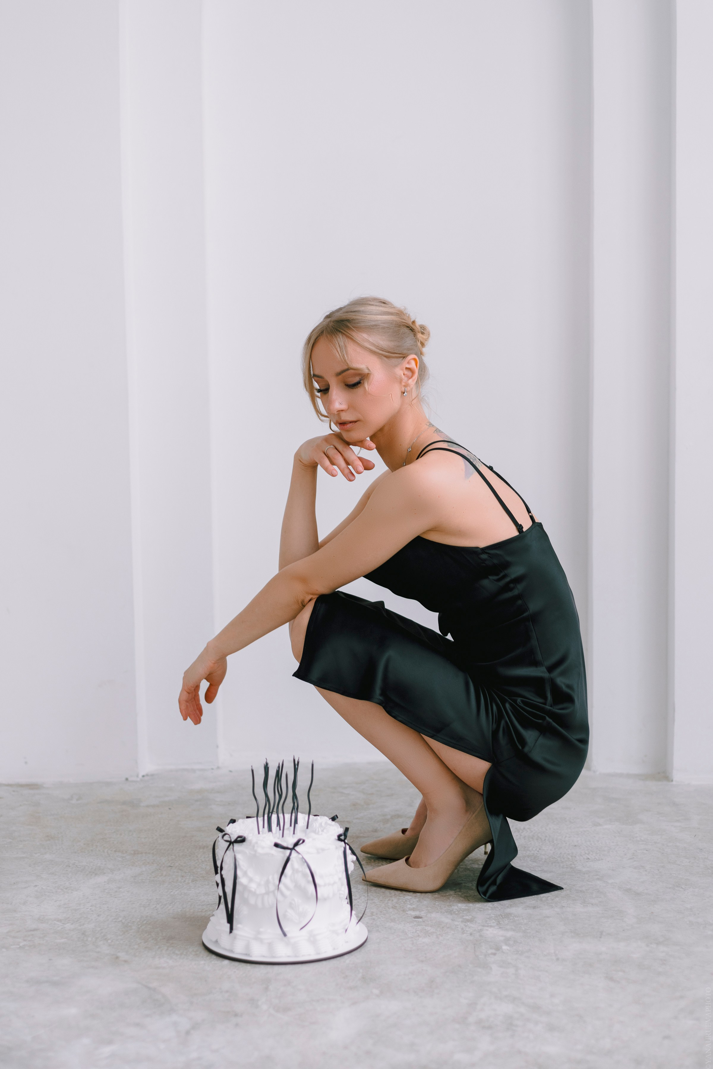 модный торт с бантами