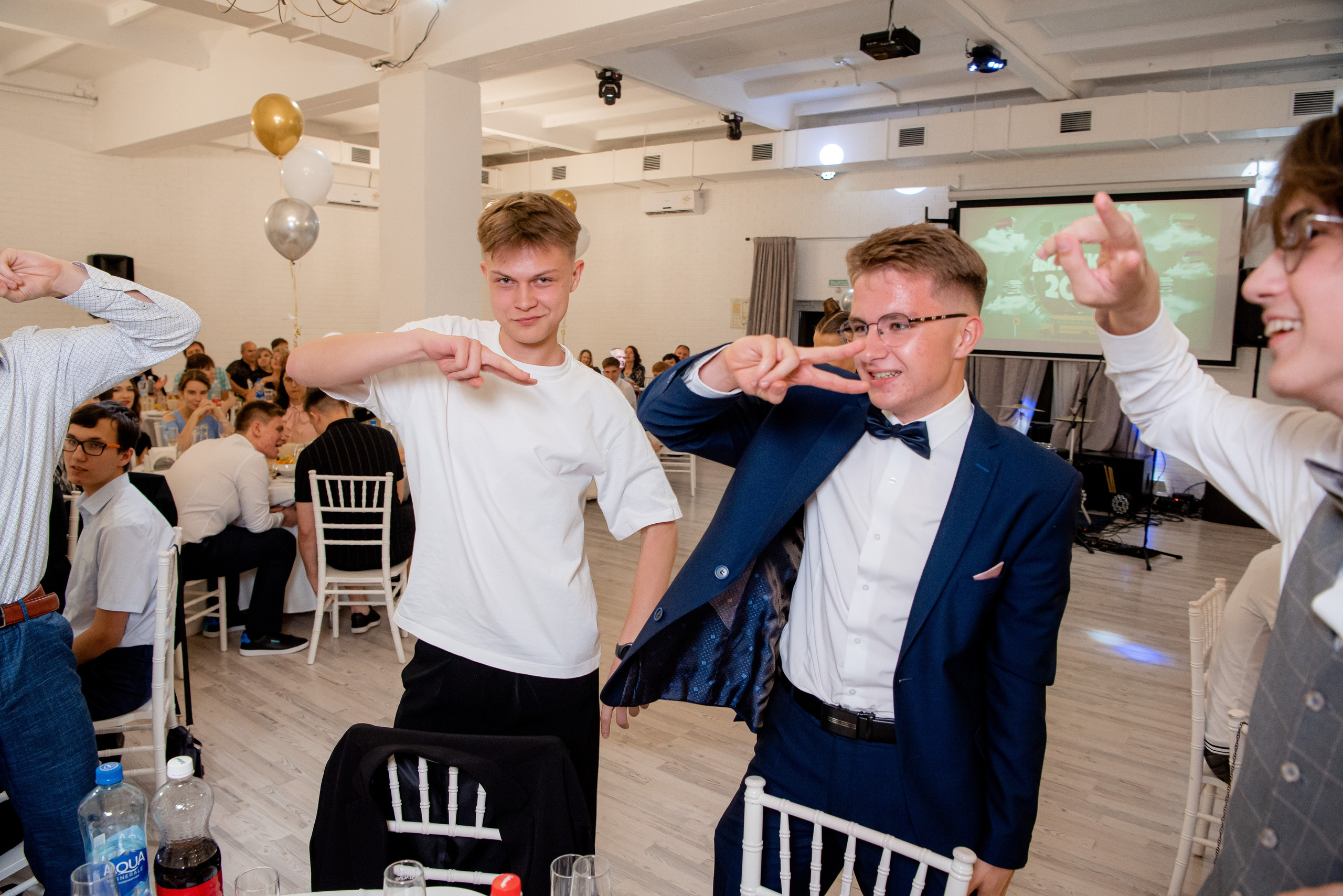 30 Школа. Вручение и Банкет. ДК Юбилейный и Банхоф. Фотограф в Волгограде и Волжском Александр Горбань