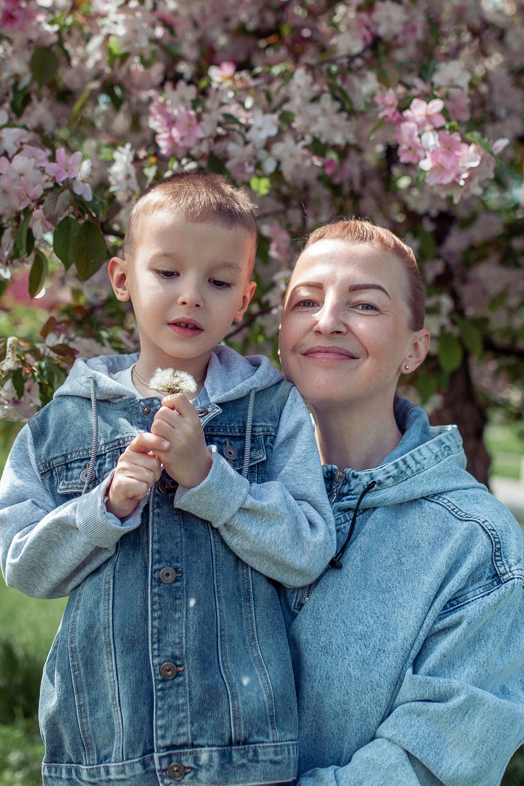 Семья Марии и Антона в весеннем цветении. Фотограф в Волгограде Норченко Светлана