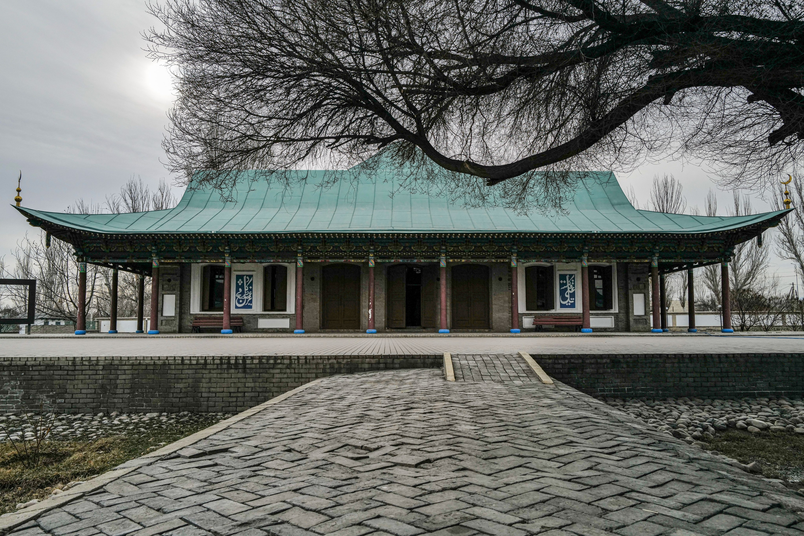 Мечеть XIX века, построенная в китайском стиле. Город Жаркент,  расположенный на границе с Китаем.