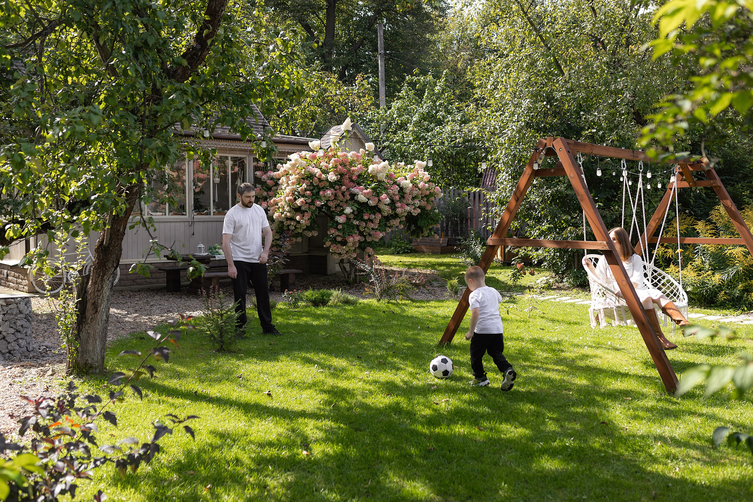 Фотосессия беременности на фотодаче в Купавне. Фотограф в Железнодорожном и Балашихе