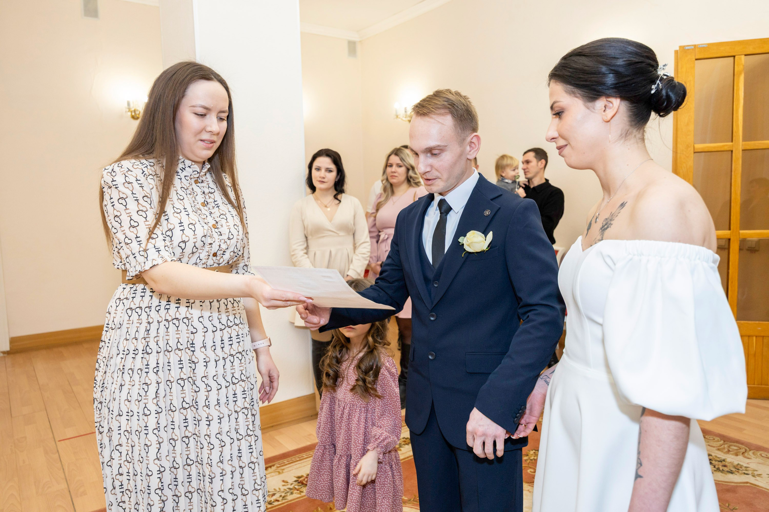 Свадьба, роспись в ЗАГСе, венчание, крещение, выписка из роддома — фотосъёмка. Визуальная упаковка брендов и проектов через фото и видеопроизводство