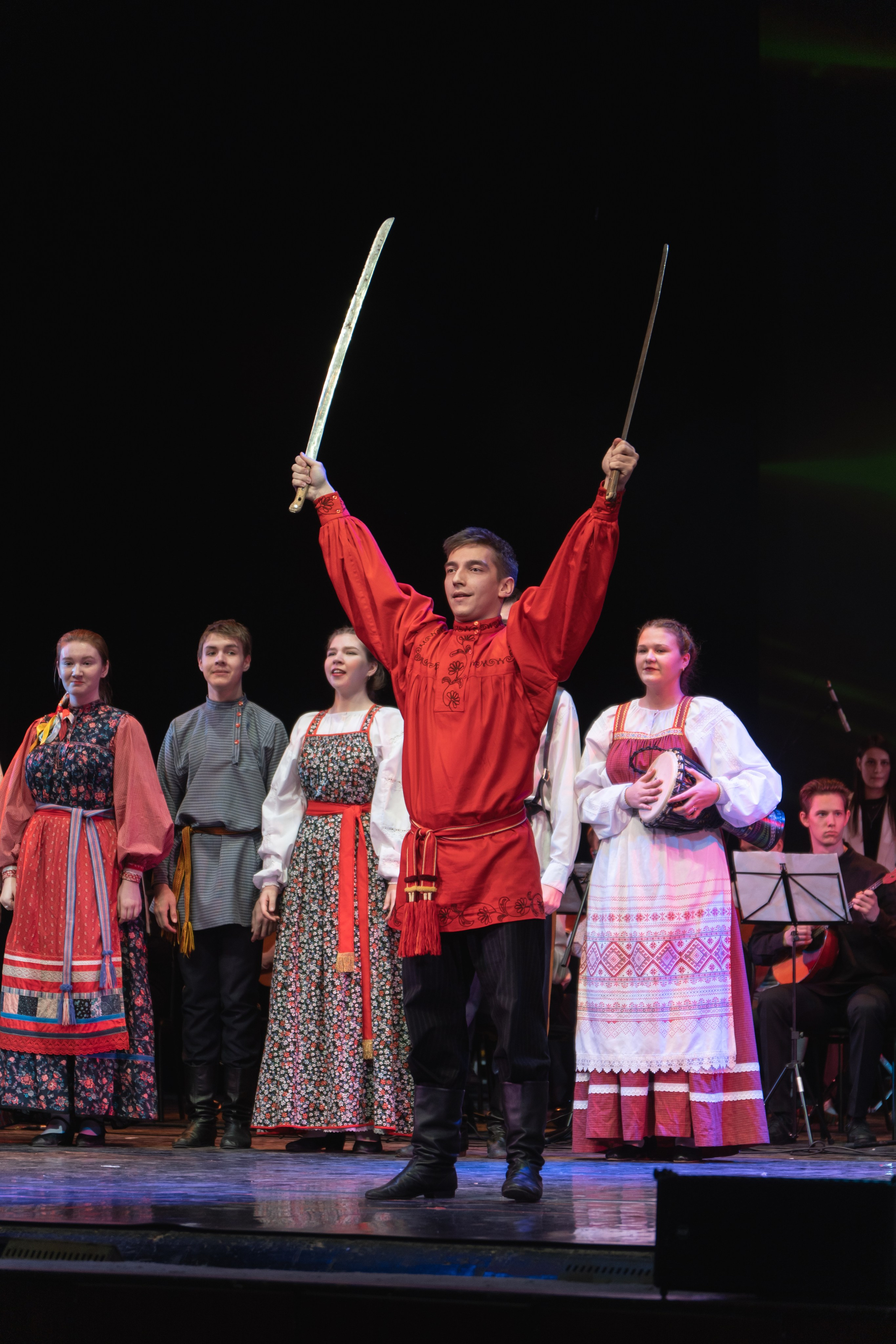 Музыкальный театр. Занимаюсь профессиональной фотографией и живу рядом с Байкалом. Работаю в разных жанрах