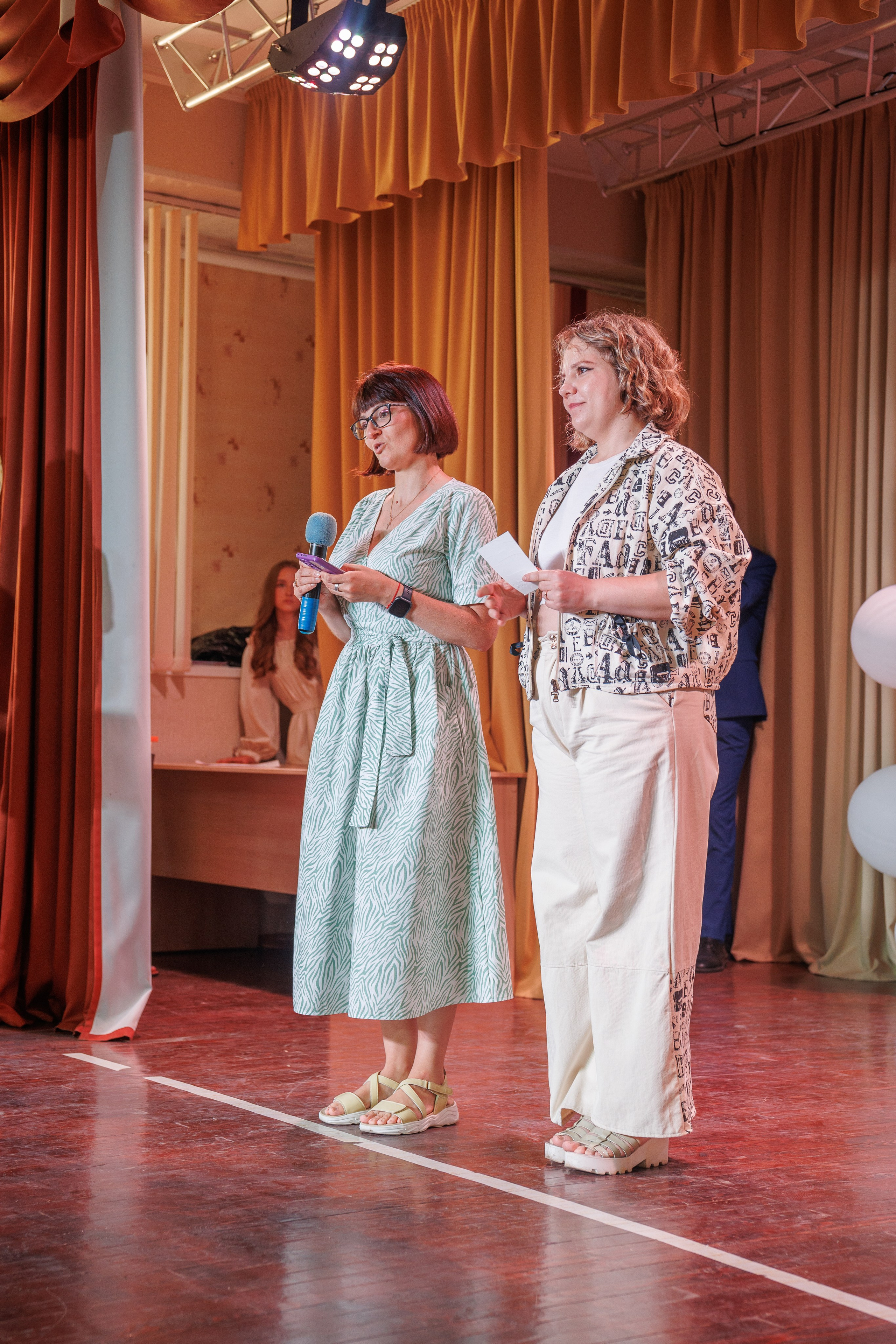 Вручение аттестатов. Свадебный и семейный фотограф в Новосибирске Ирина Дорошкова