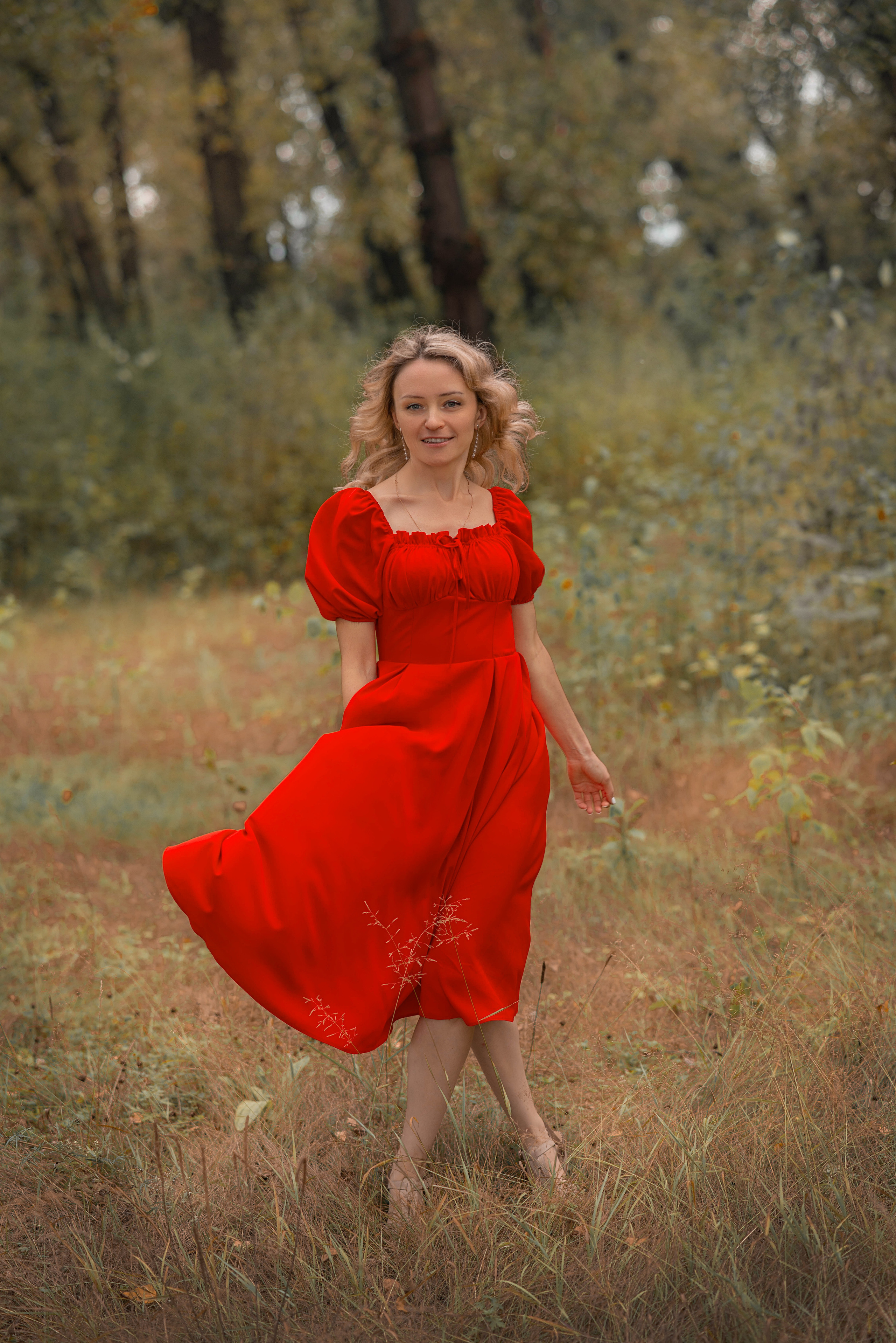 Девушка в красном. Семейный и свадебный фотограф в Абакане Юлия Су