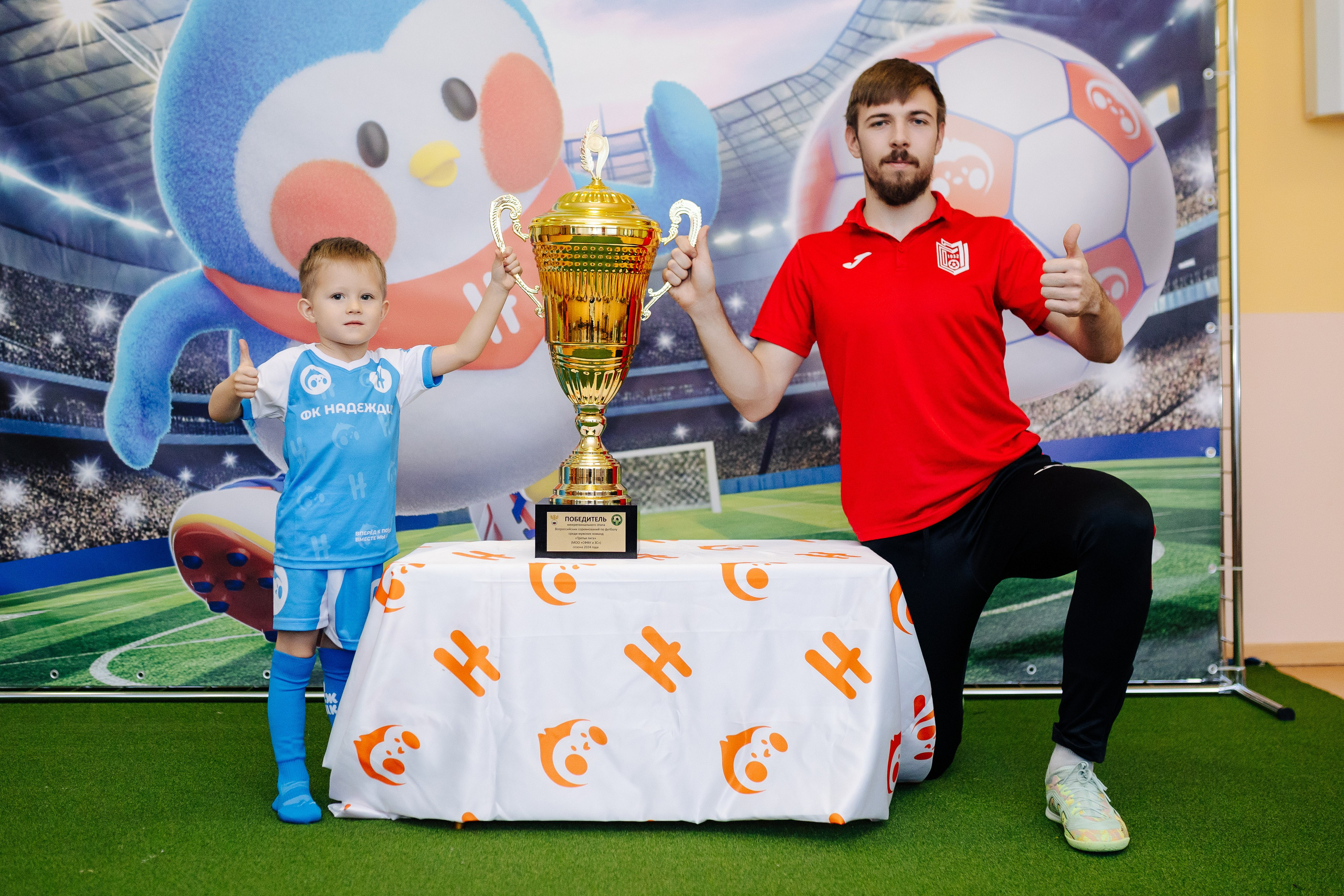 Фотосессия с кубком в детских садах г. Магнитогорска. Денис Прохоров Фотограф в г. Магнитогорск