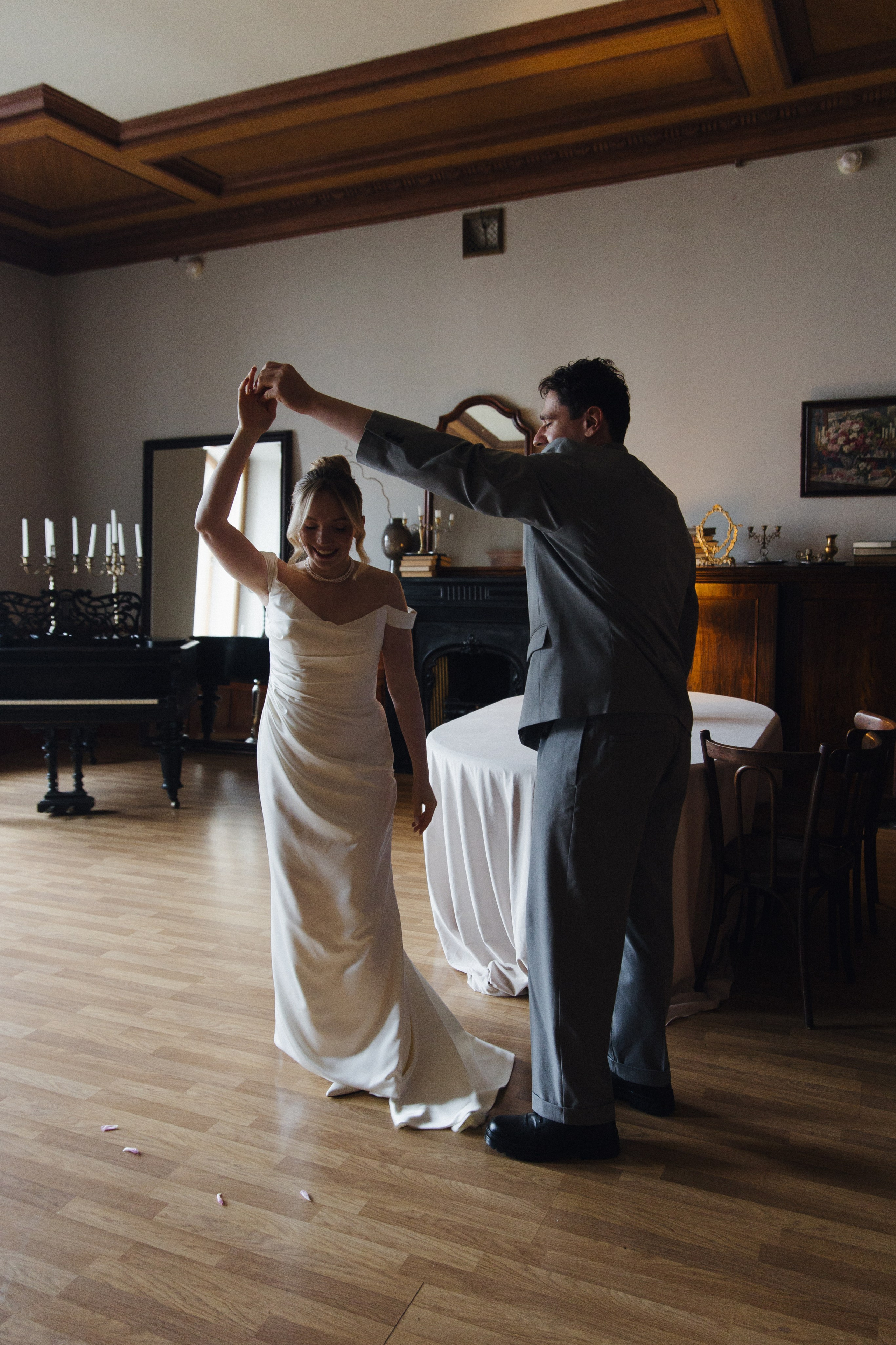 Свадьба в Питере. HELD BY LOVE. Фотограф в Астрахани Радмир Баймухамедов
