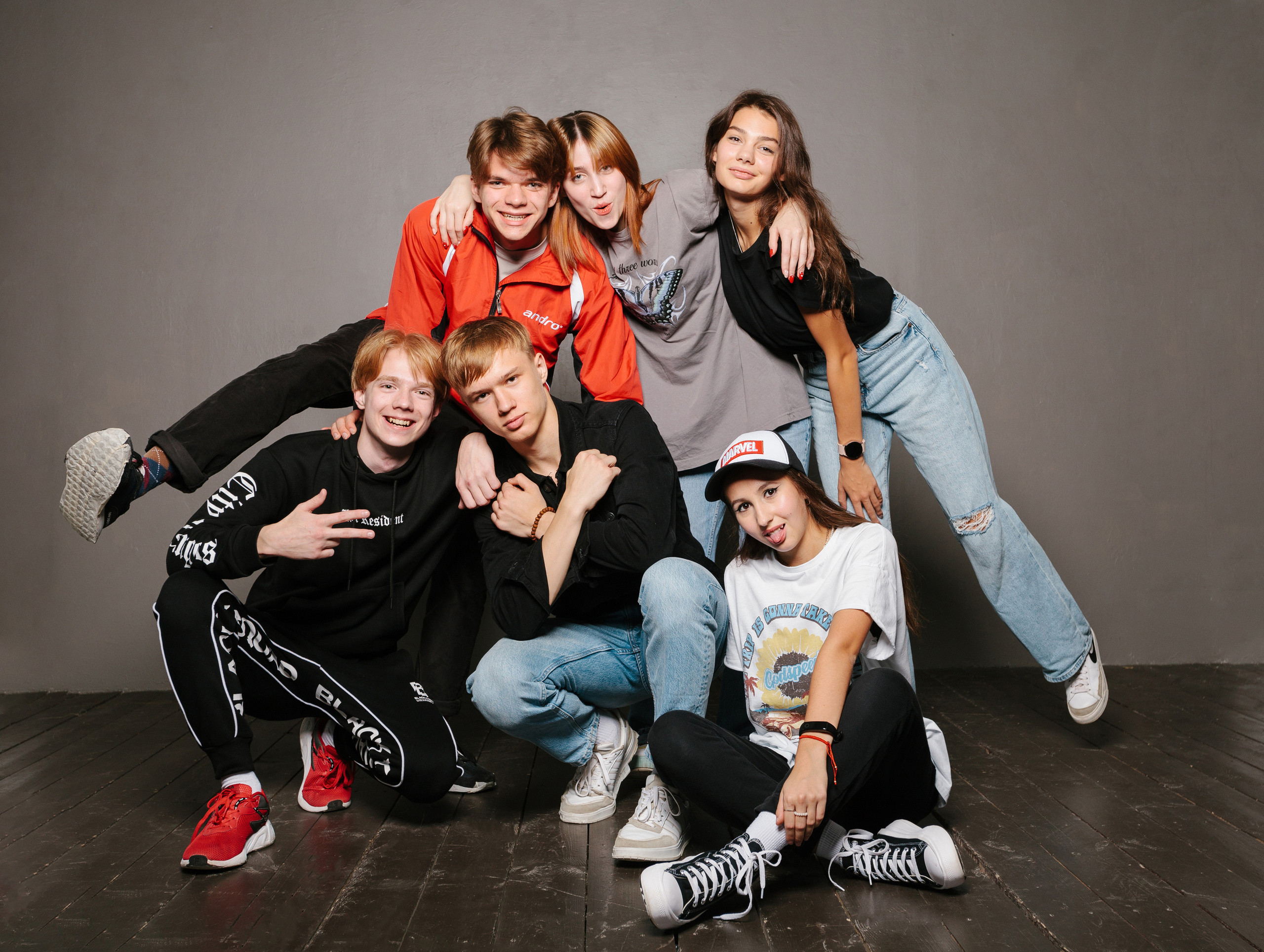 Групповой портрет в классе. Forteens Выпускные альбомы в Нижнем Новгороде