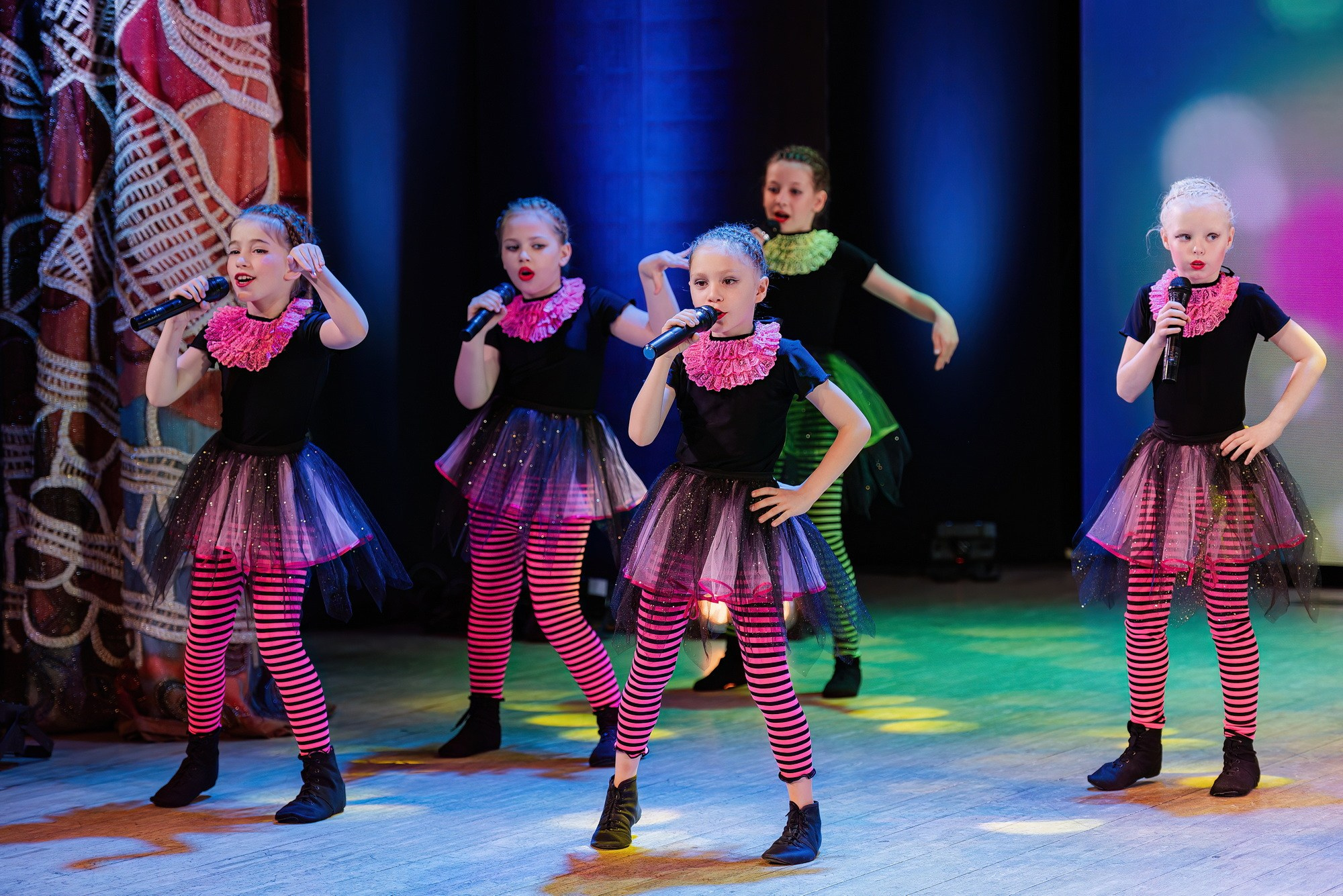 Отчетный концерт Образцового коллектива Алтая театра эстрадной песни «Созвездие». Свадебный и репортажный фотограф Никита Сницарев в Барнауле