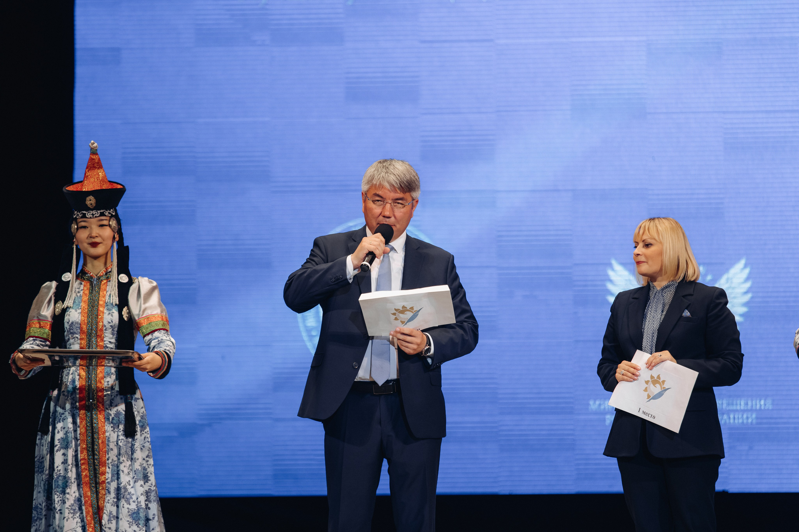 Лучший учитель родного языка и литературы 2025. Свадебный и семейный фотограф в Улан-Удэ