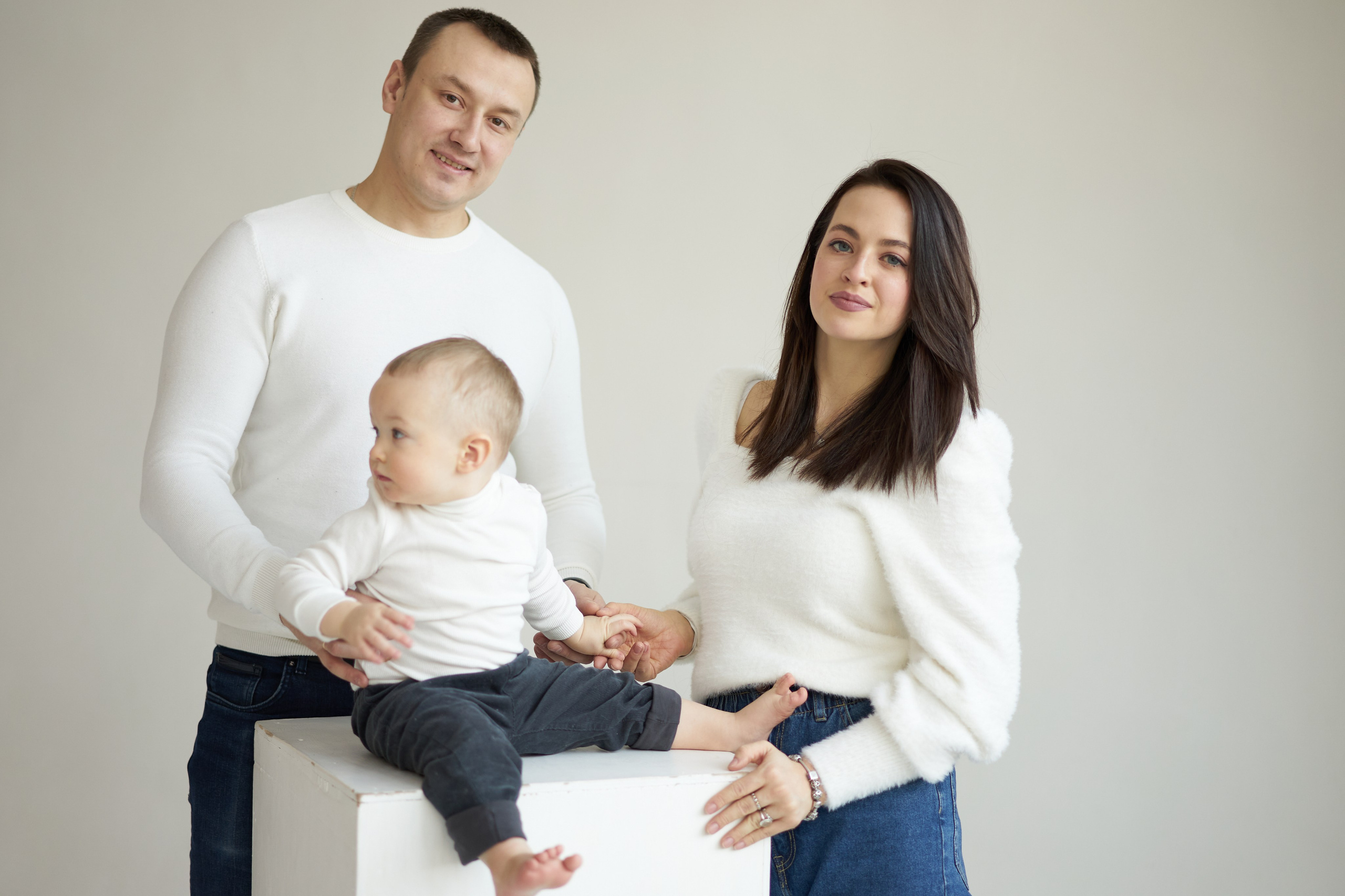 Семейная фотосессия в студии. Фотограф Екатеринбург Кокшарова Александра