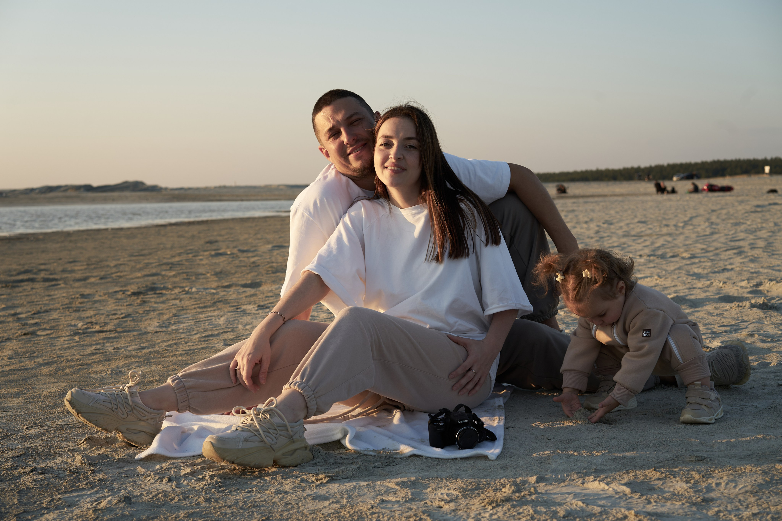 Семейная фотосессия на закате в песках. Фотограф Екатеринбург Кокшарова Александра