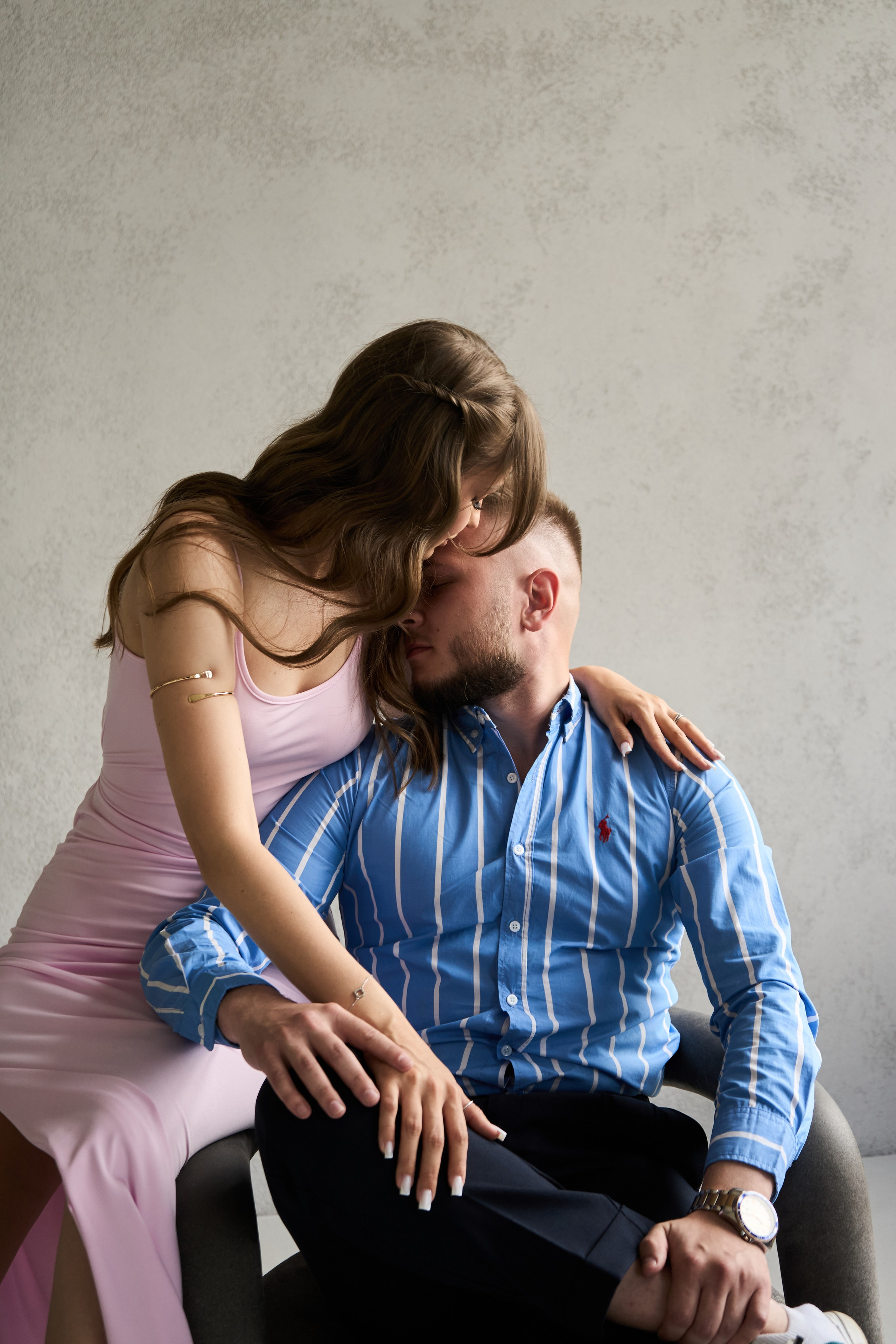 Фотосессия влюбленные в студии. Фотограф Екатеринбург Кокшарова Александра