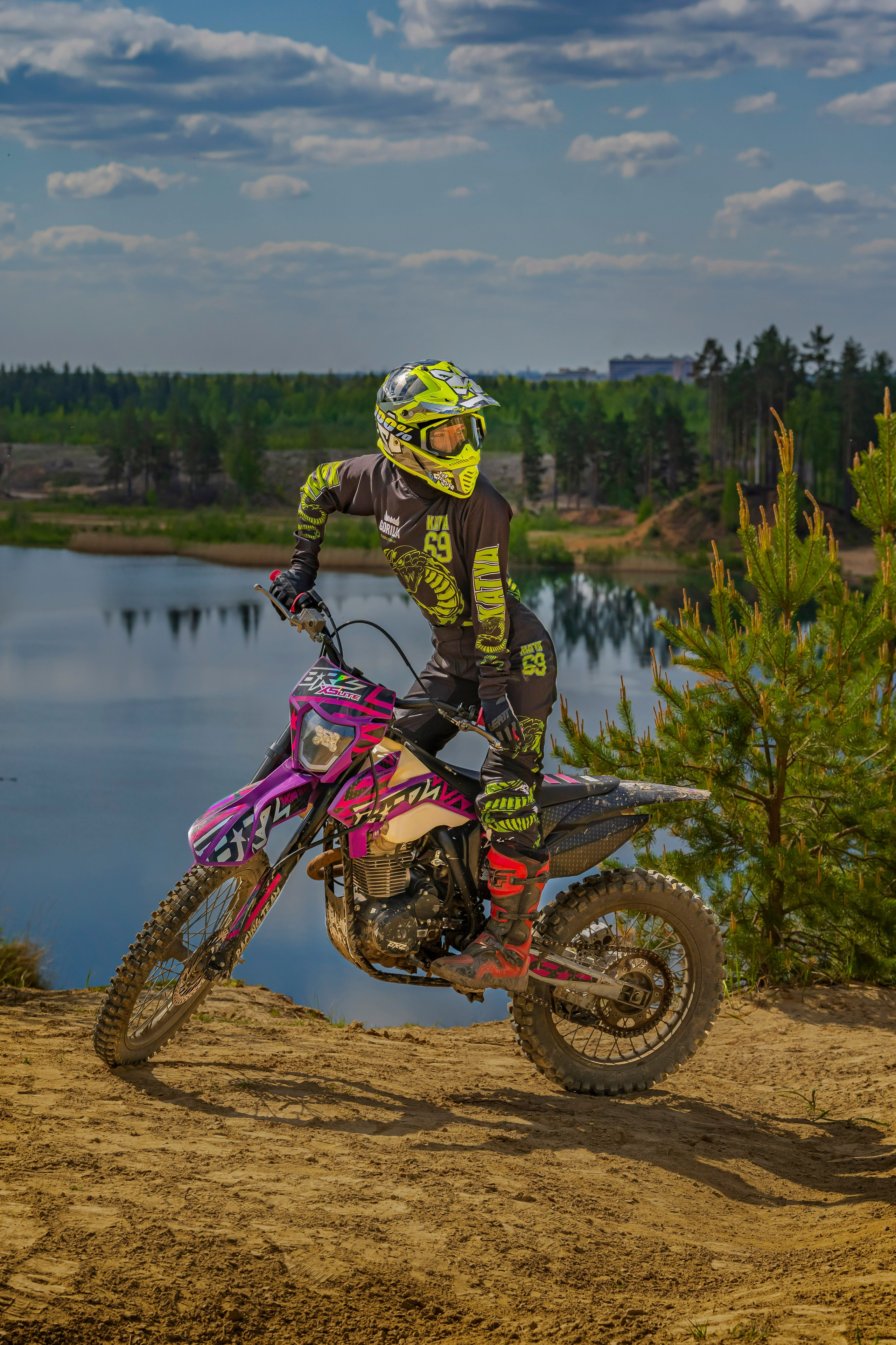 Катя Ли. Графический дизайнер Илья Левченко