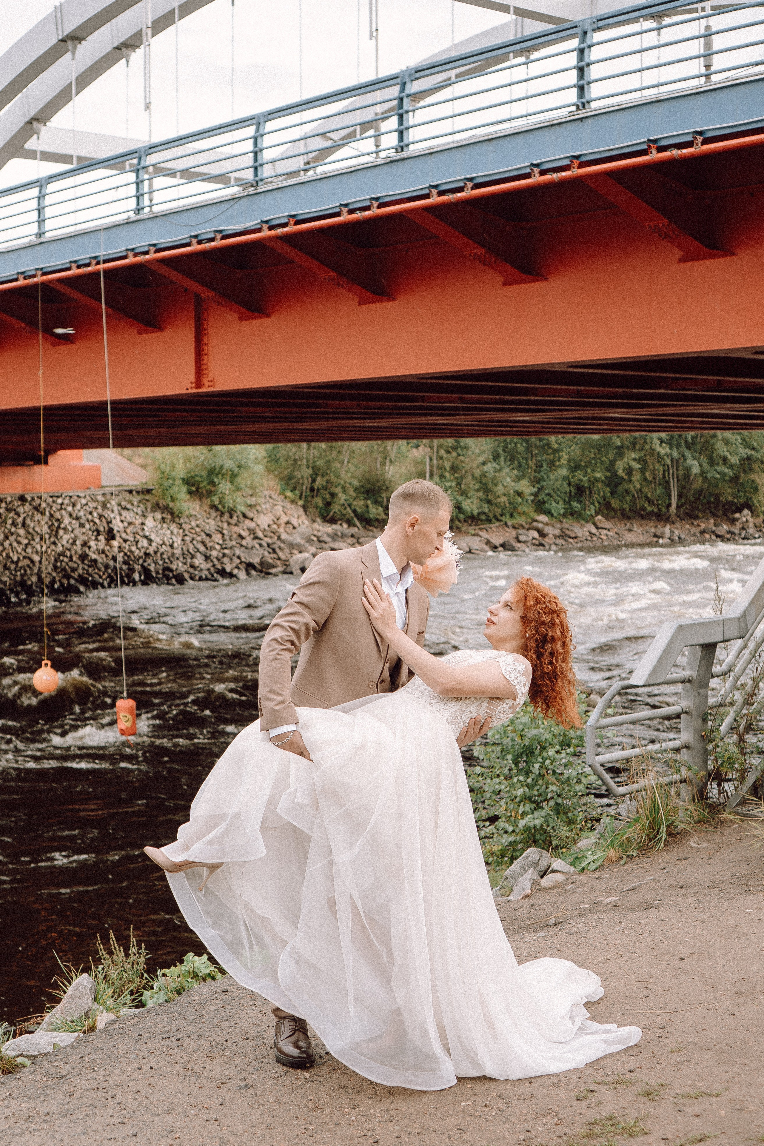 СВАДЕБНАЯ ФОТОСЕССИИЯ ПАРЫ В ГОРОДЕ ПРИОЗЕРСК В СОСНОВОМ ЛЕСУ И С ПИКАПОМ. Профессиональный фотограф, Санкт-Петербург — Виктория Богомолова