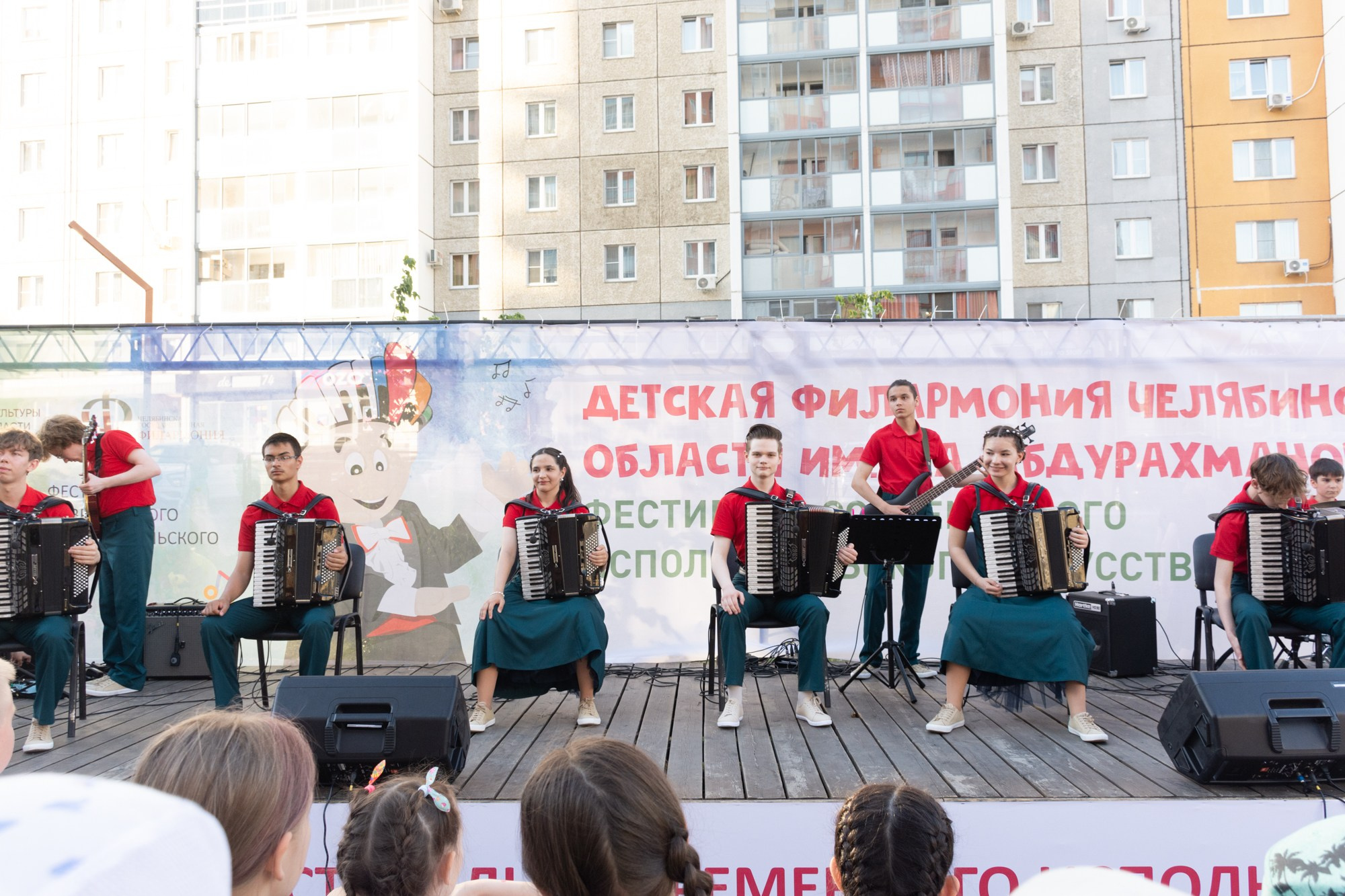 Фестиваль современного исполнительского искусства (Сквер Академ Риверсайд). Фотограф Максим Буряк