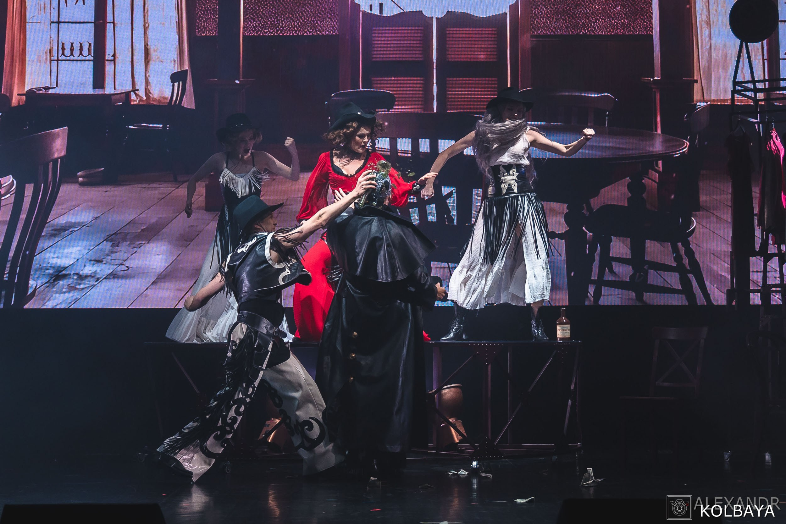 Фотографии со спектакля «Привет, я тетя Чарли». Концертный и театральный репортажный фотограф в Москве Александр Колбая