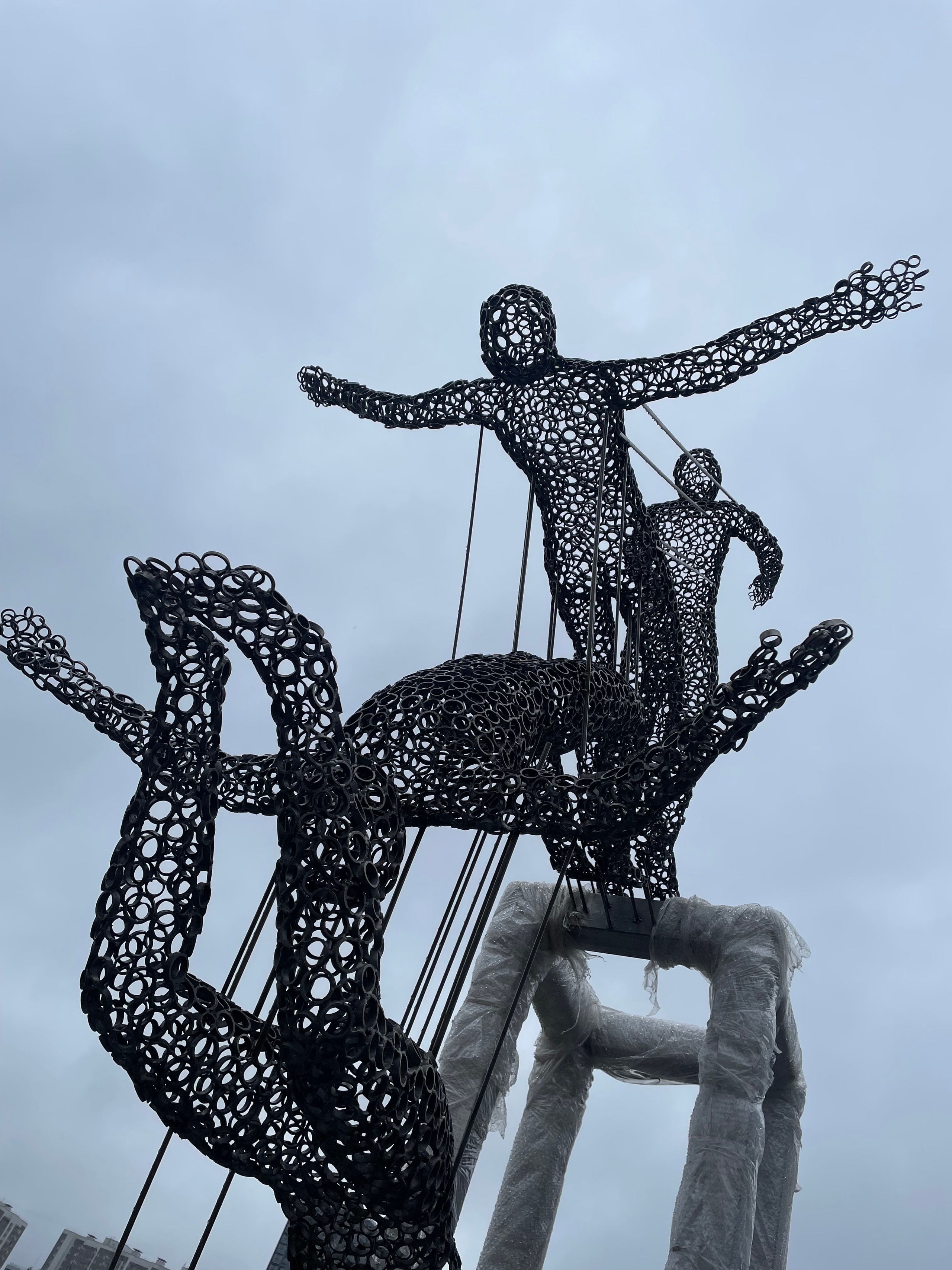 Паркур/Свободное падение /Спб/Малая Балканская 13к2 /2023. Художник — скульптор Антонина Фатхуллина