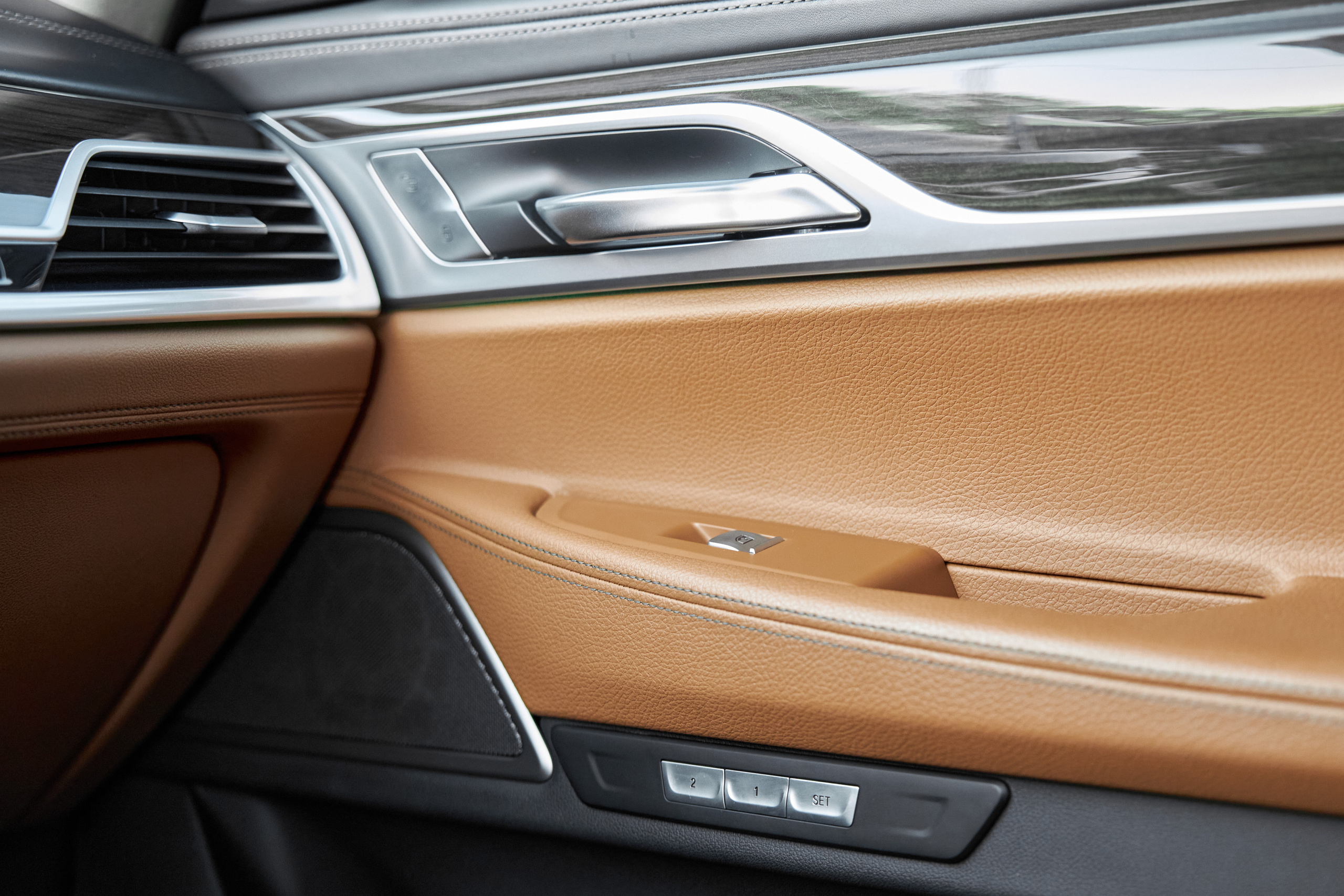 BMW 7 Edrive (auto.ru)