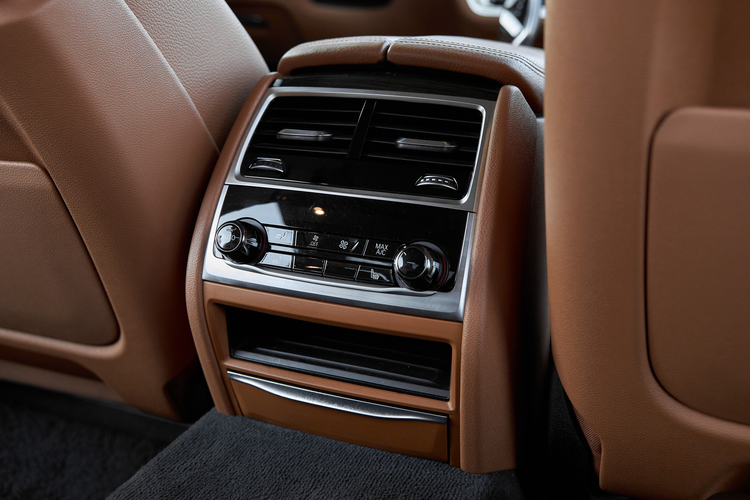 BMW 7 Edrive (auto.ru)