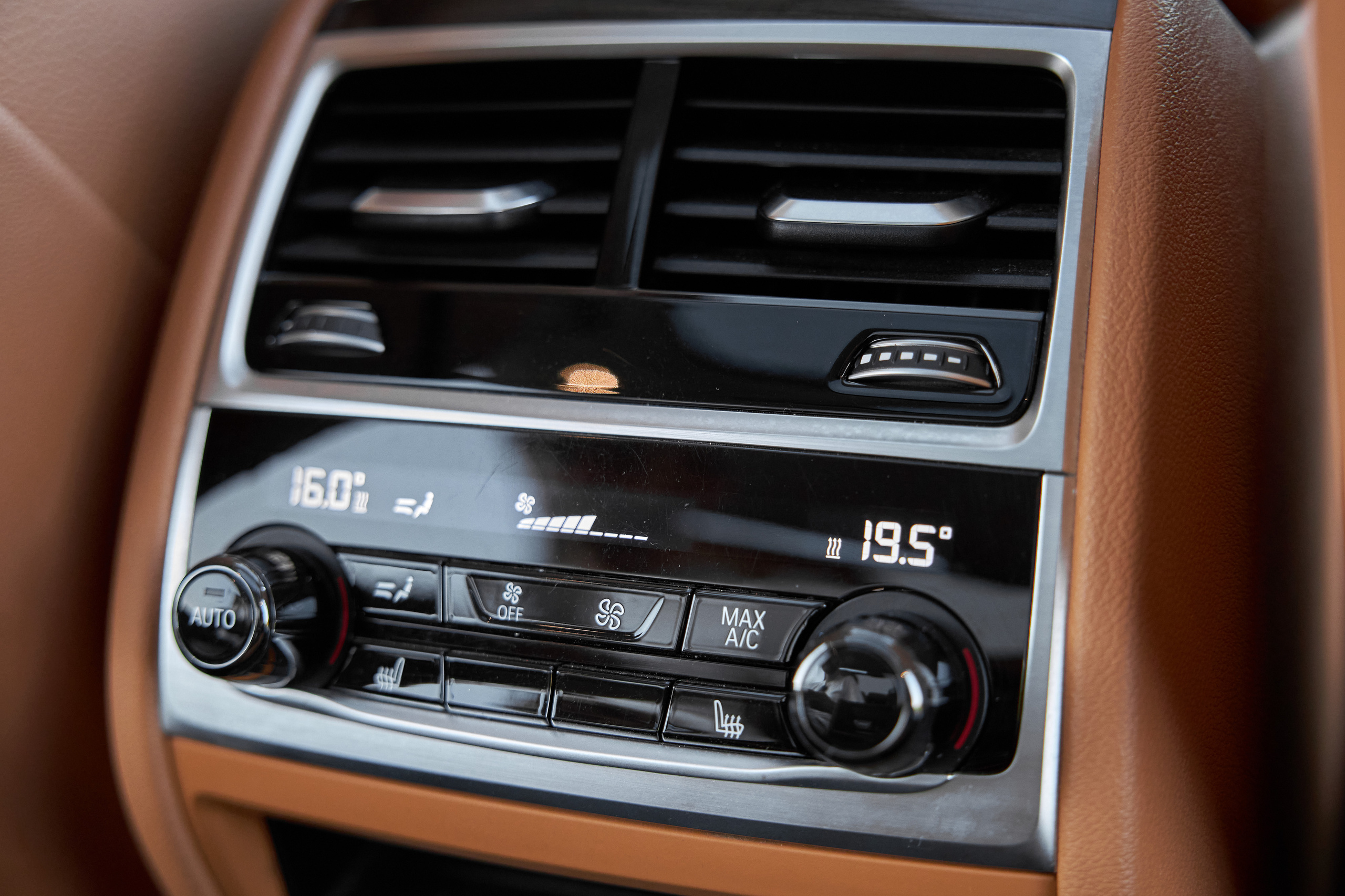 BMW 7 Edrive (auto.ru)