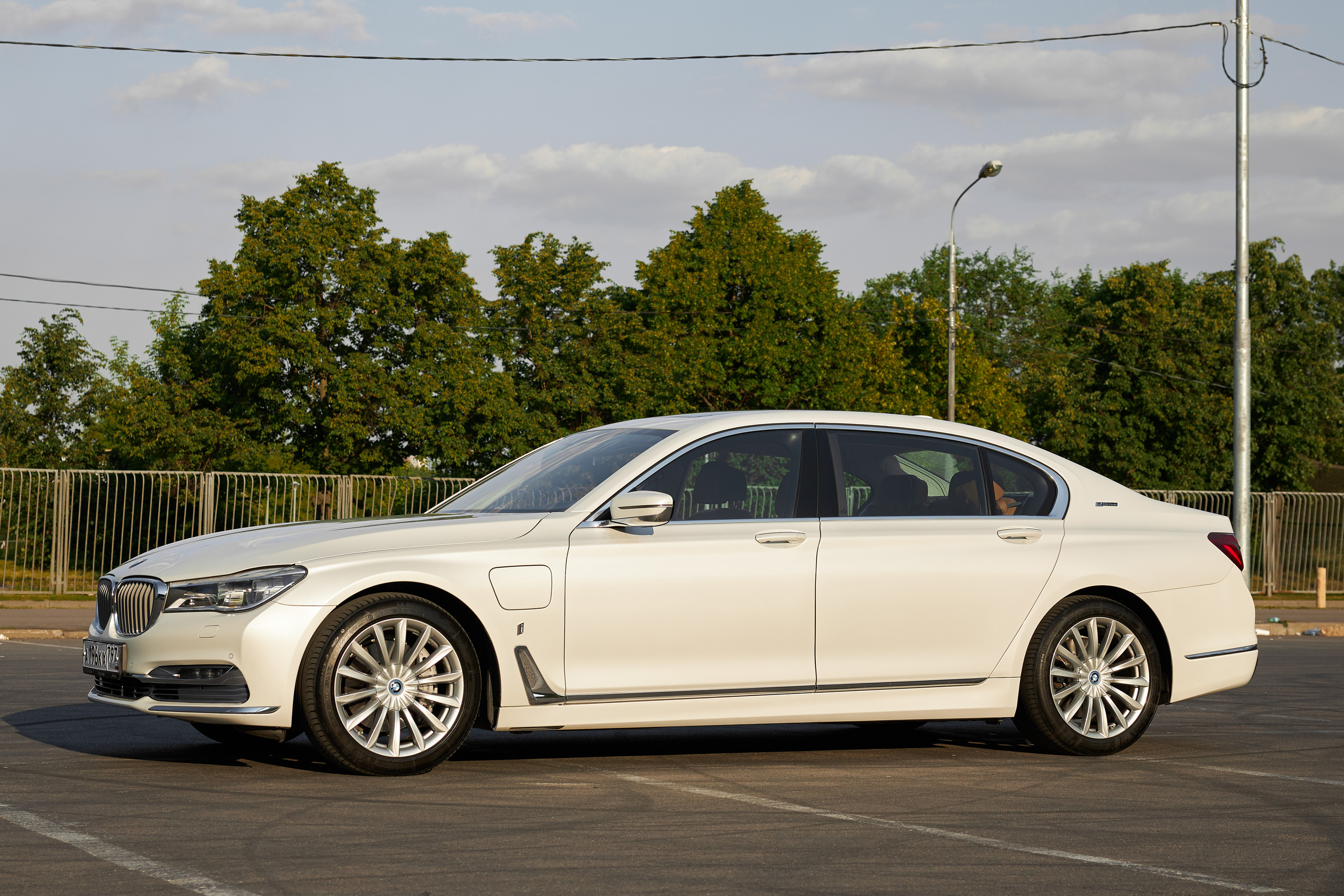 BMW 7 Edrive (auto.ru)