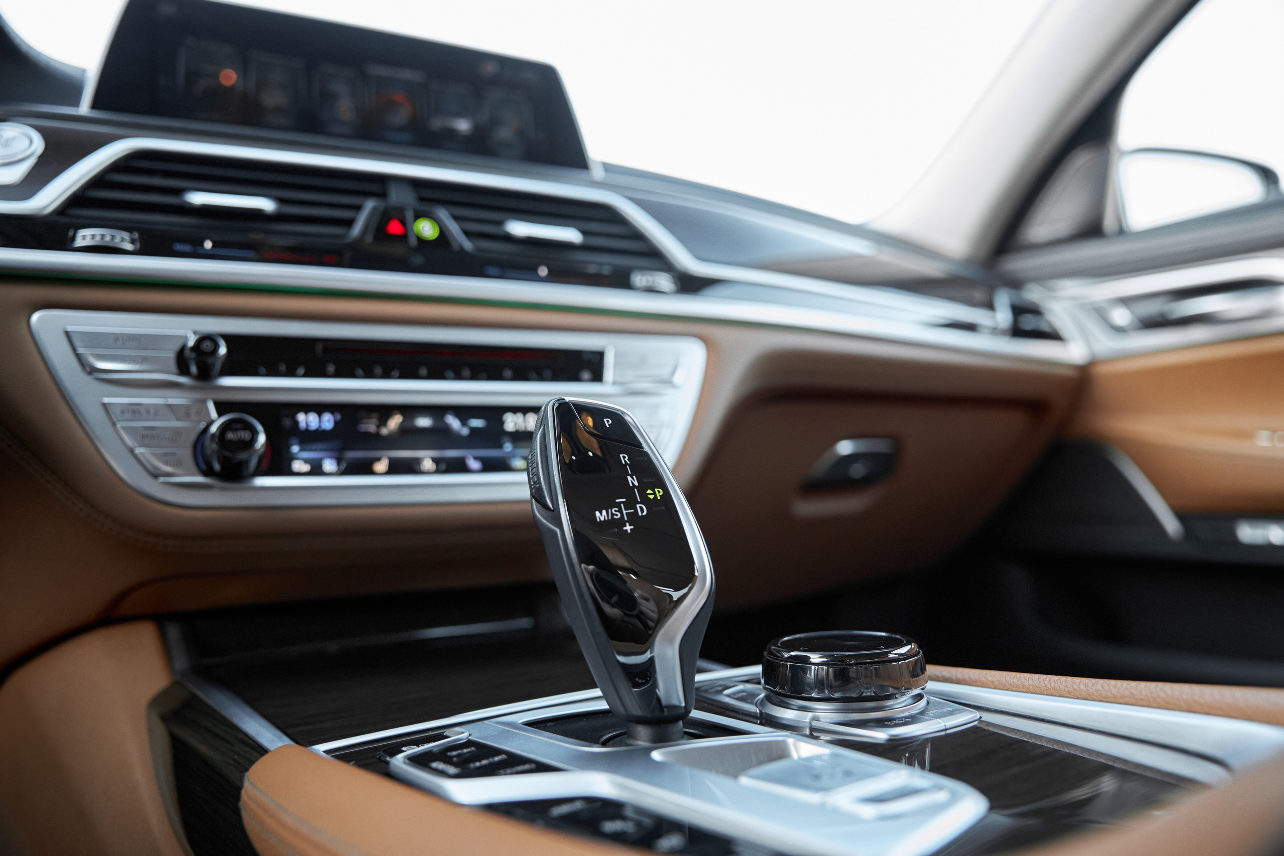 BMW 7 Edrive (auto.ru)