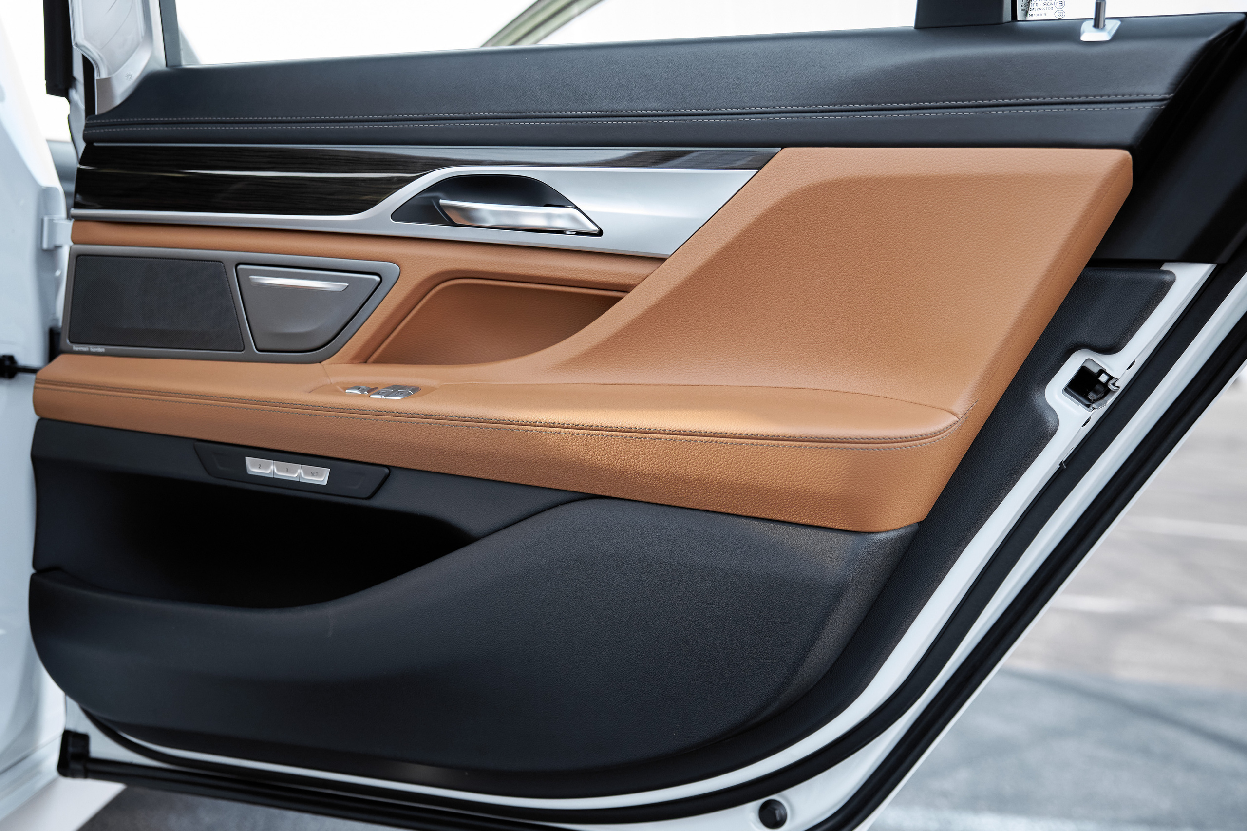 BMW 7 Edrive (auto.ru)