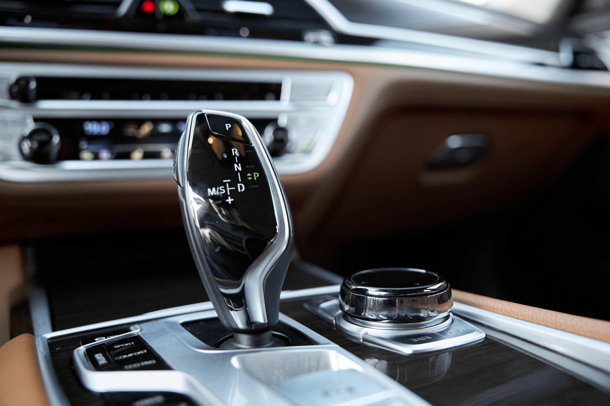 BMW 7 Edrive (auto.ru)
