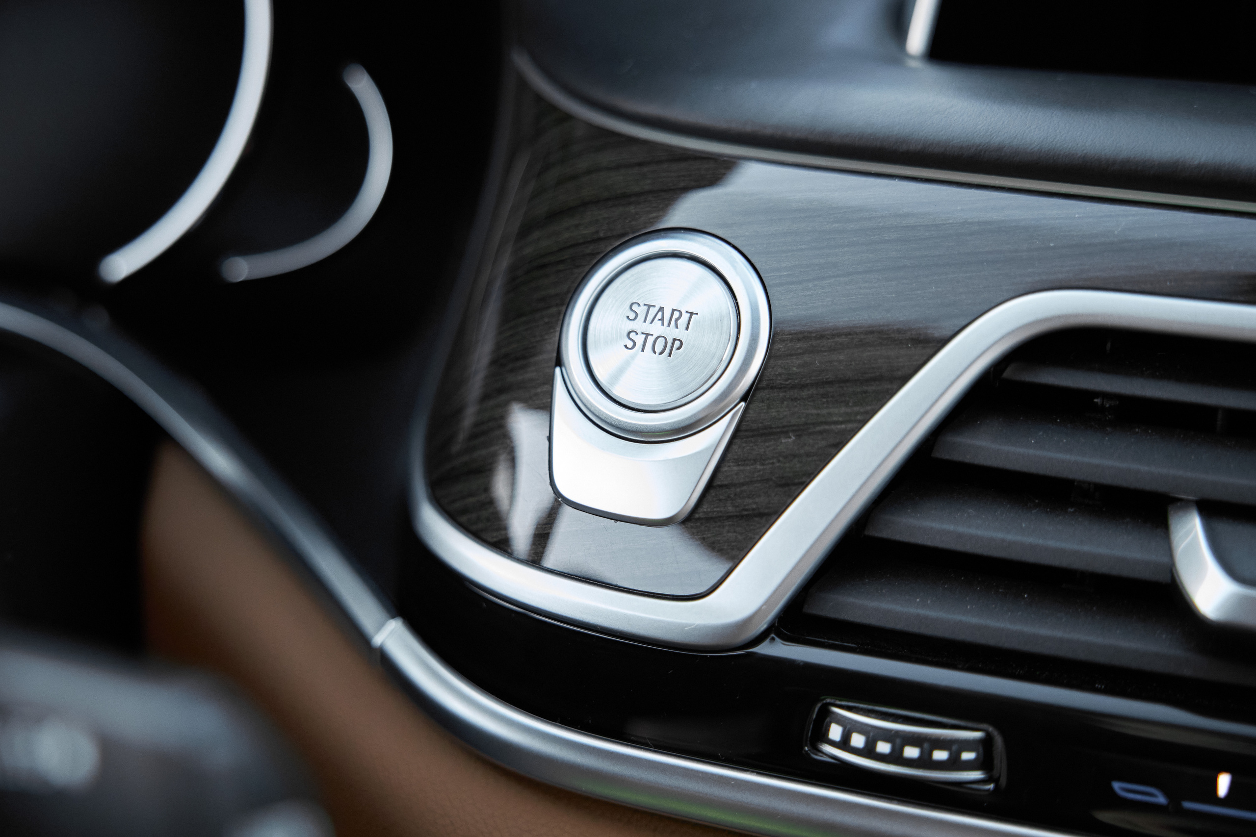 BMW 7 Edrive (auto.ru)