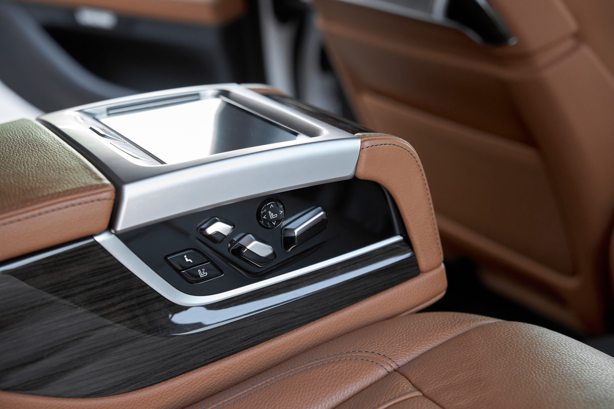 BMW 7 Edrive (auto.ru)