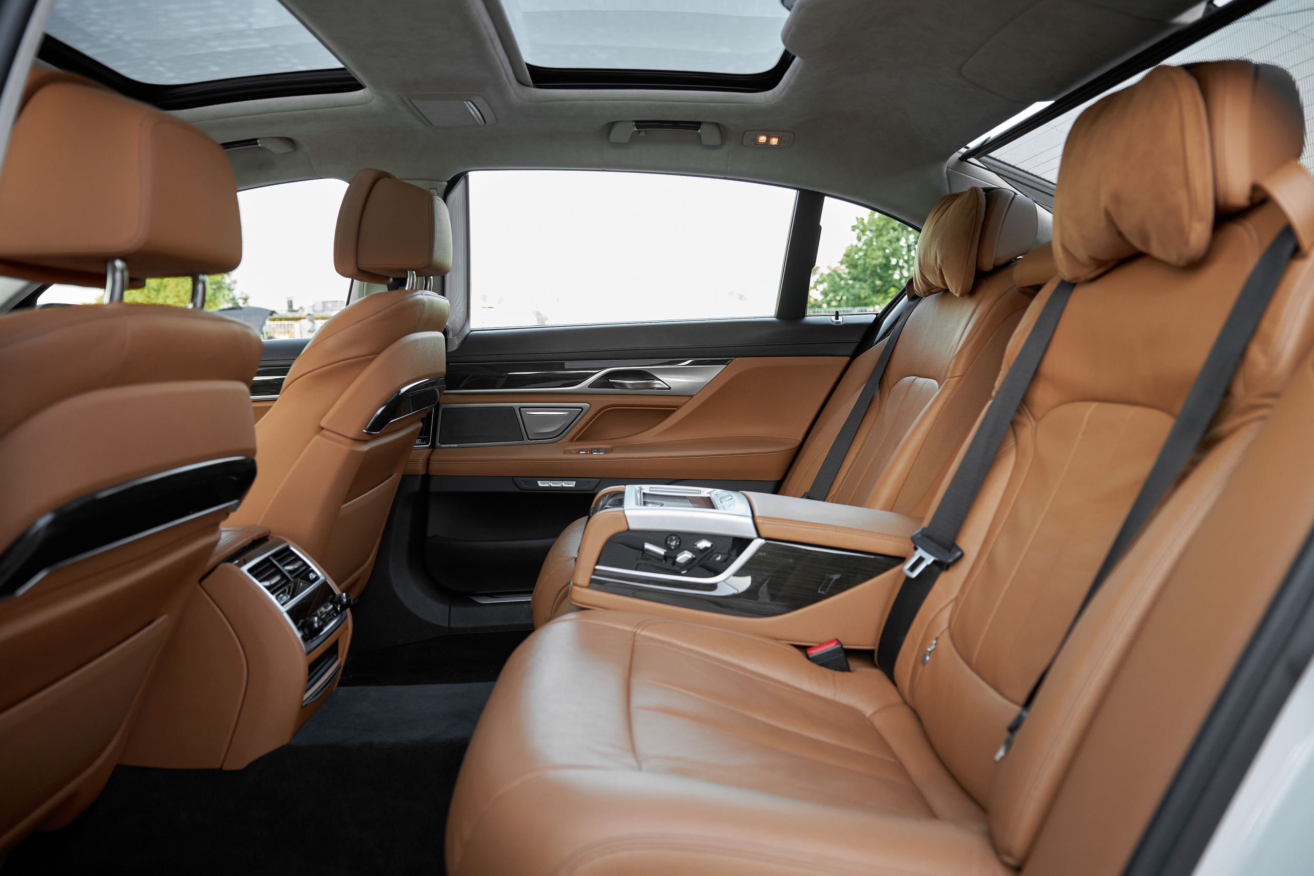 BMW 7 Edrive (auto.ru)