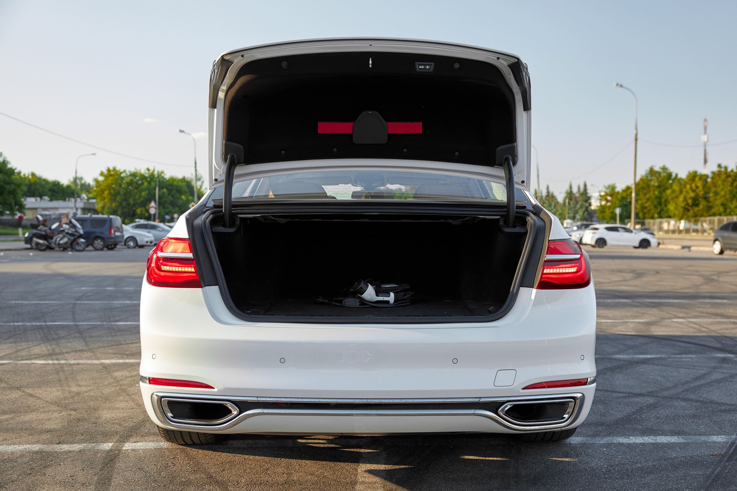 BMW 7 Edrive (auto.ru)