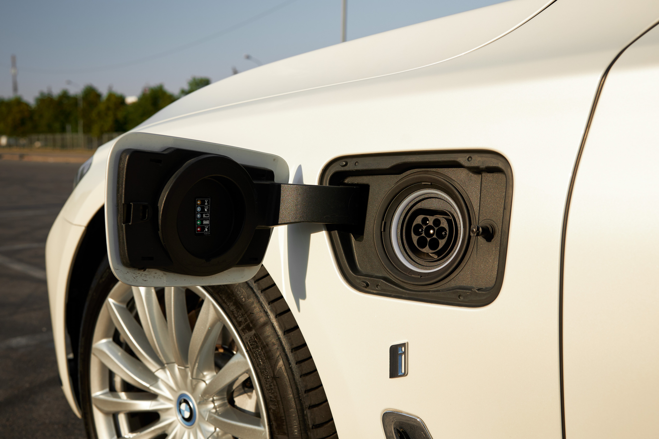 BMW 7 Edrive (auto.ru)