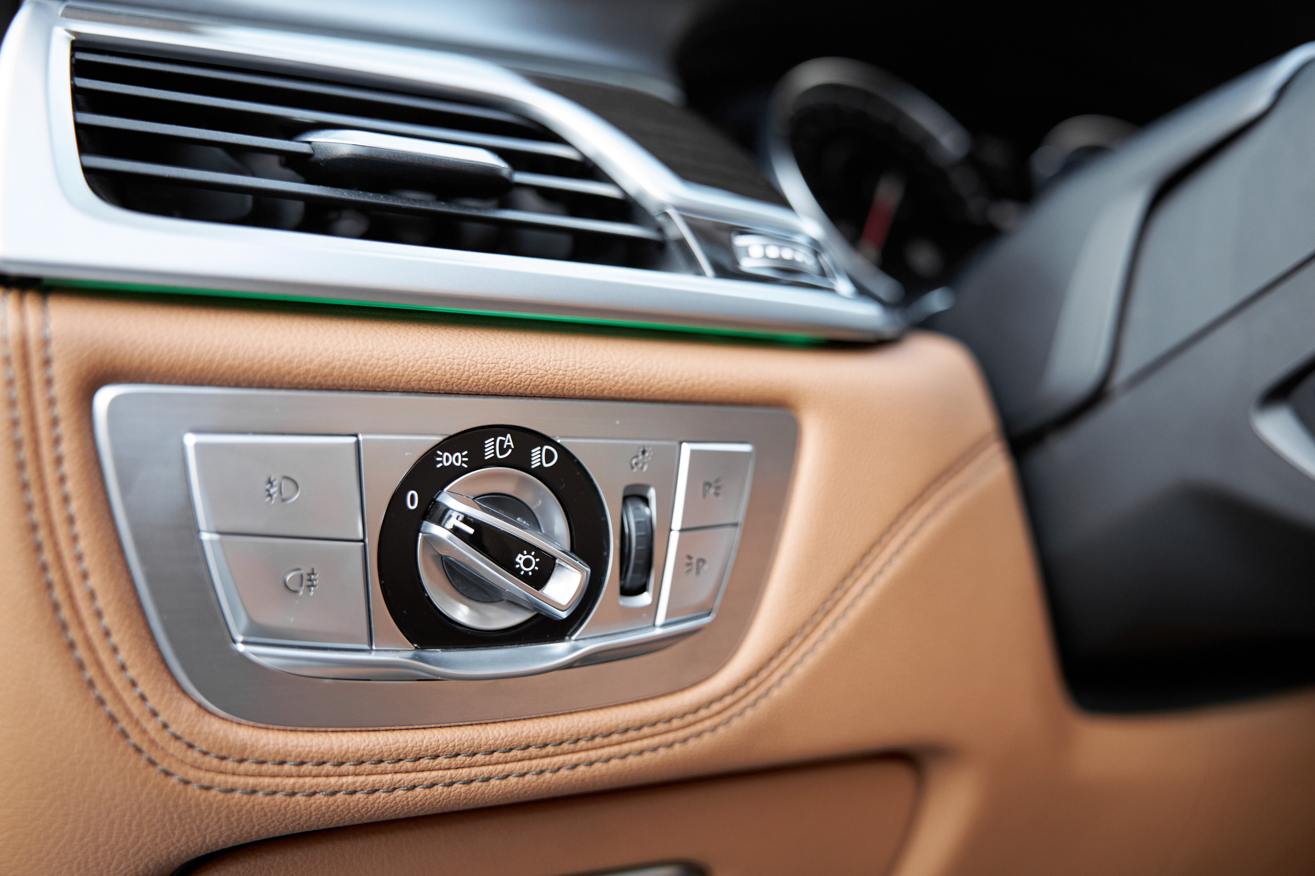 BMW 7 Edrive (auto.ru)