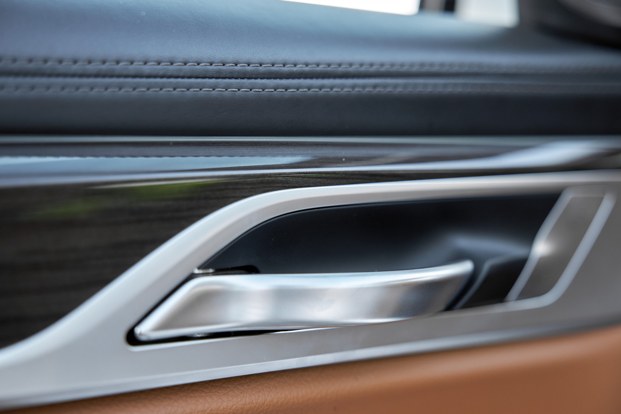 BMW 7 Edrive (auto.ru)